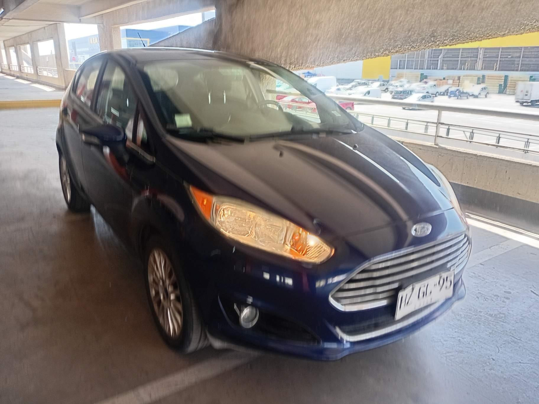 Automovil Ford Fiesta