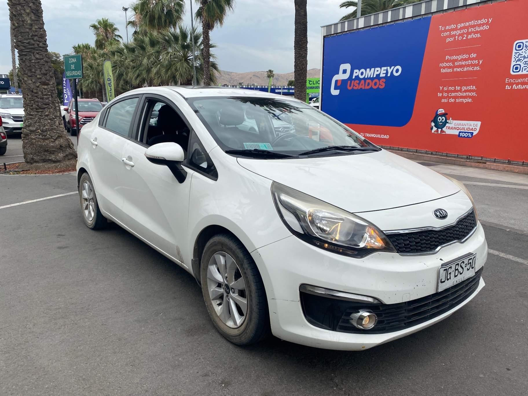 Automovil Kia Rio 4