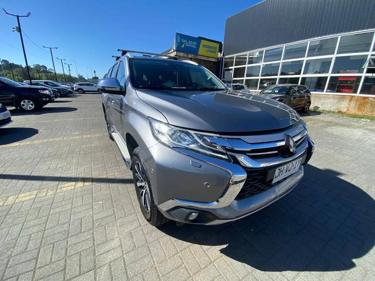 Station Wagon Mitsubishi Montero Sport