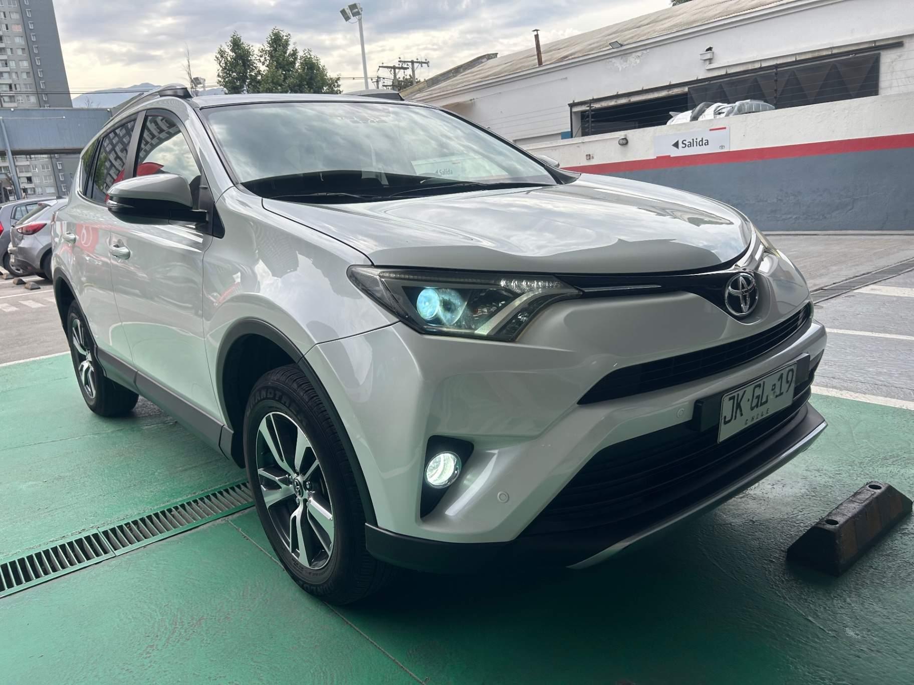 Station Wagon Toyota Rav 4