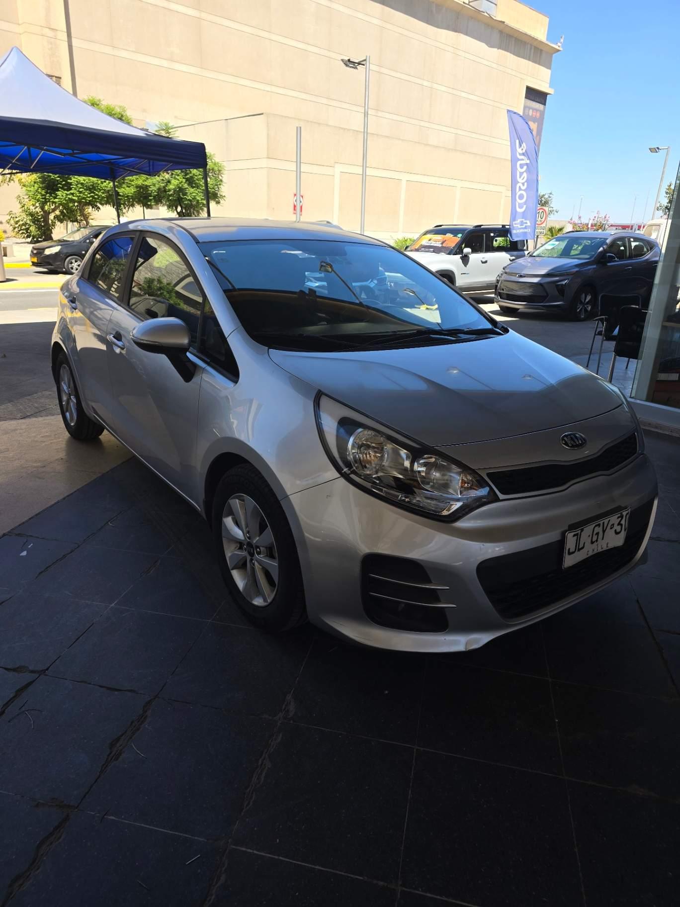 Automovil Kia Rio 5