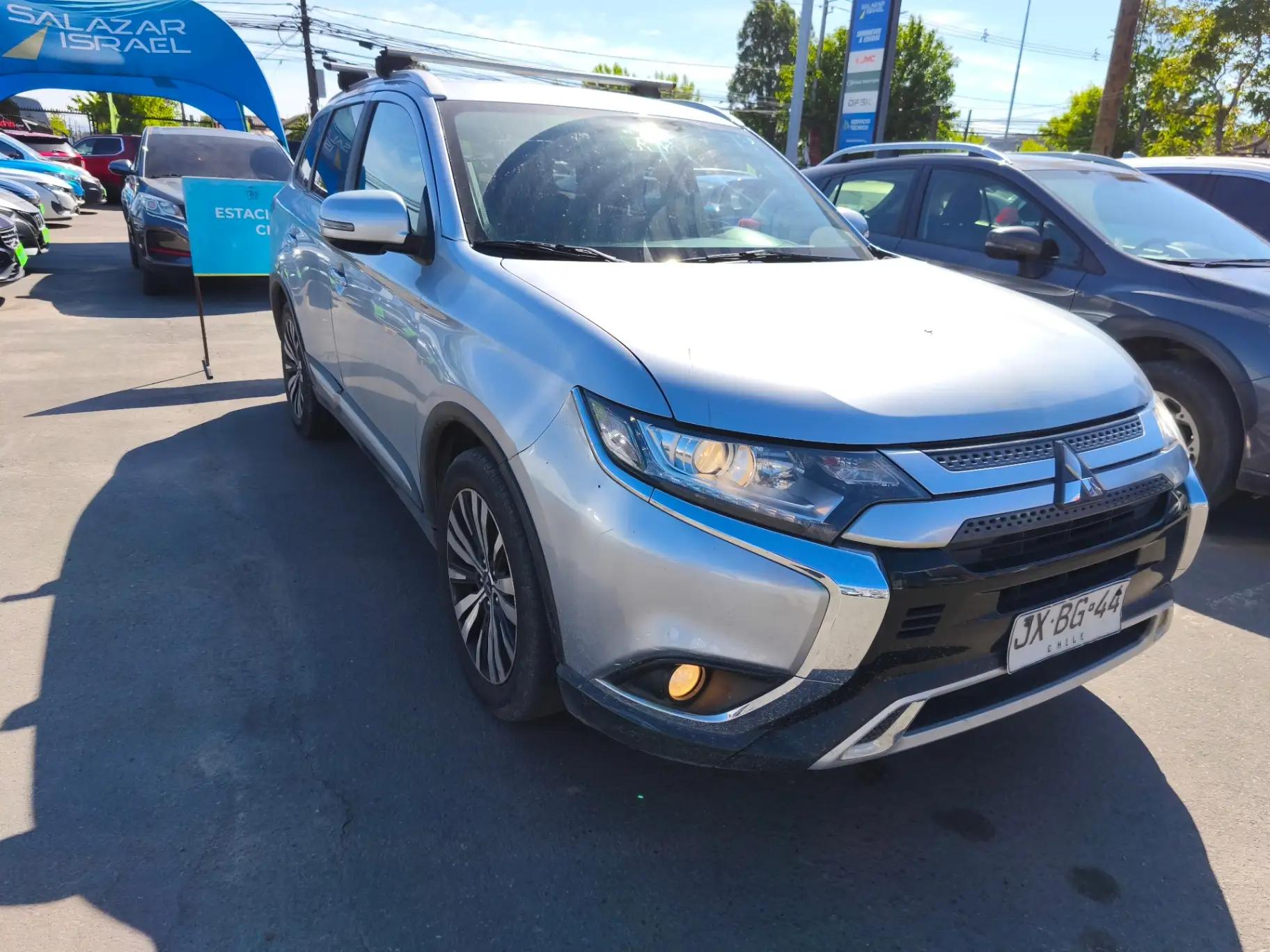 Station Wagon Mitsubishi Outlander