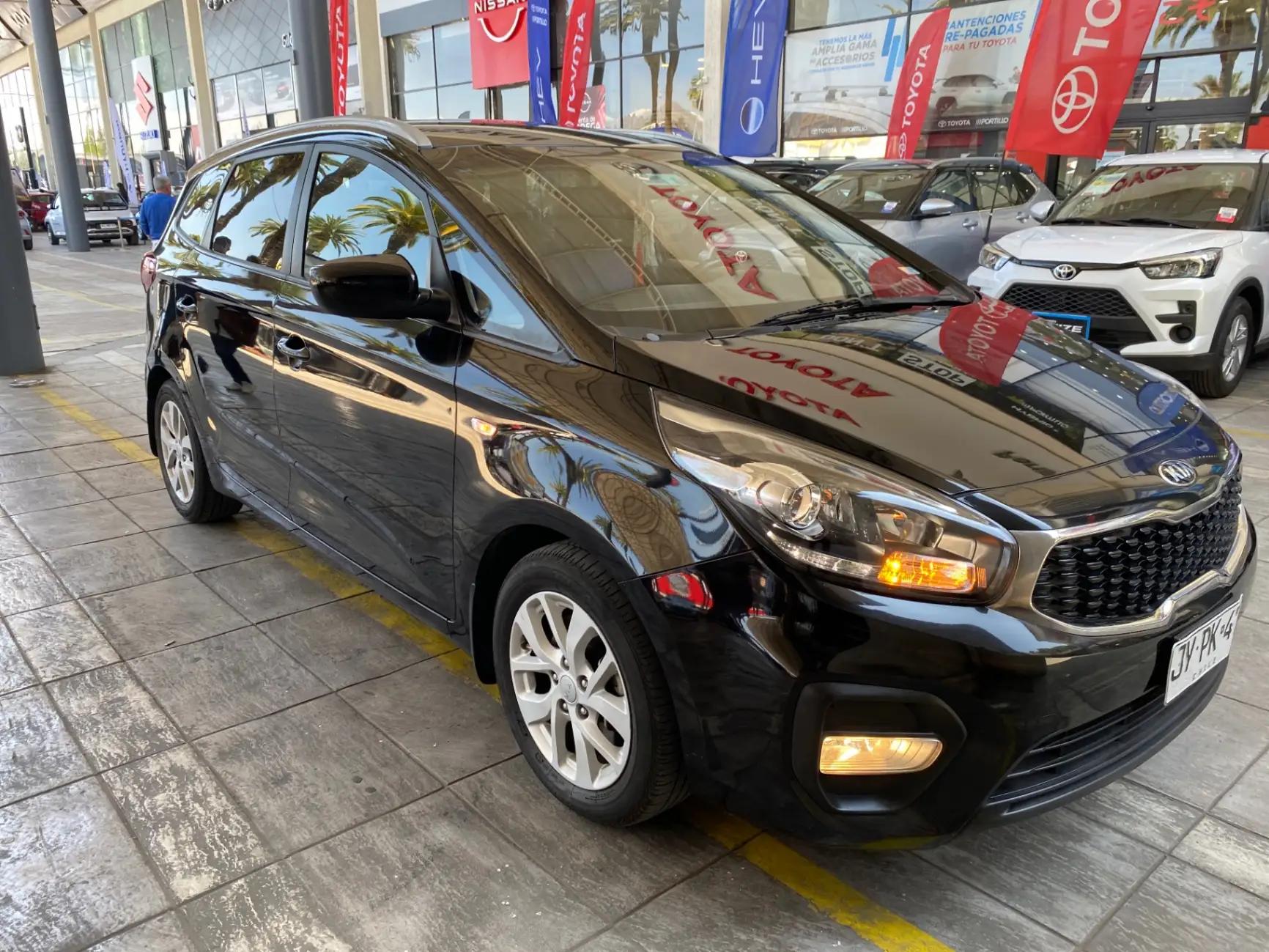 Station Wagon Kia Carens