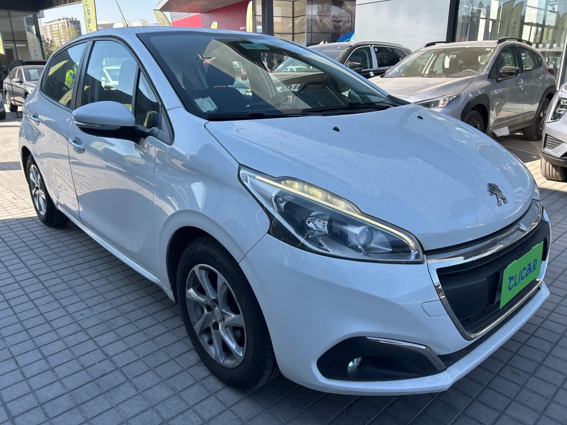 Automovil Peugeot 208