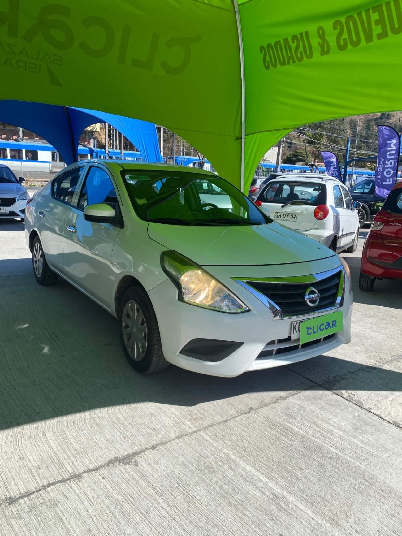 Automovil Nissan Versa
