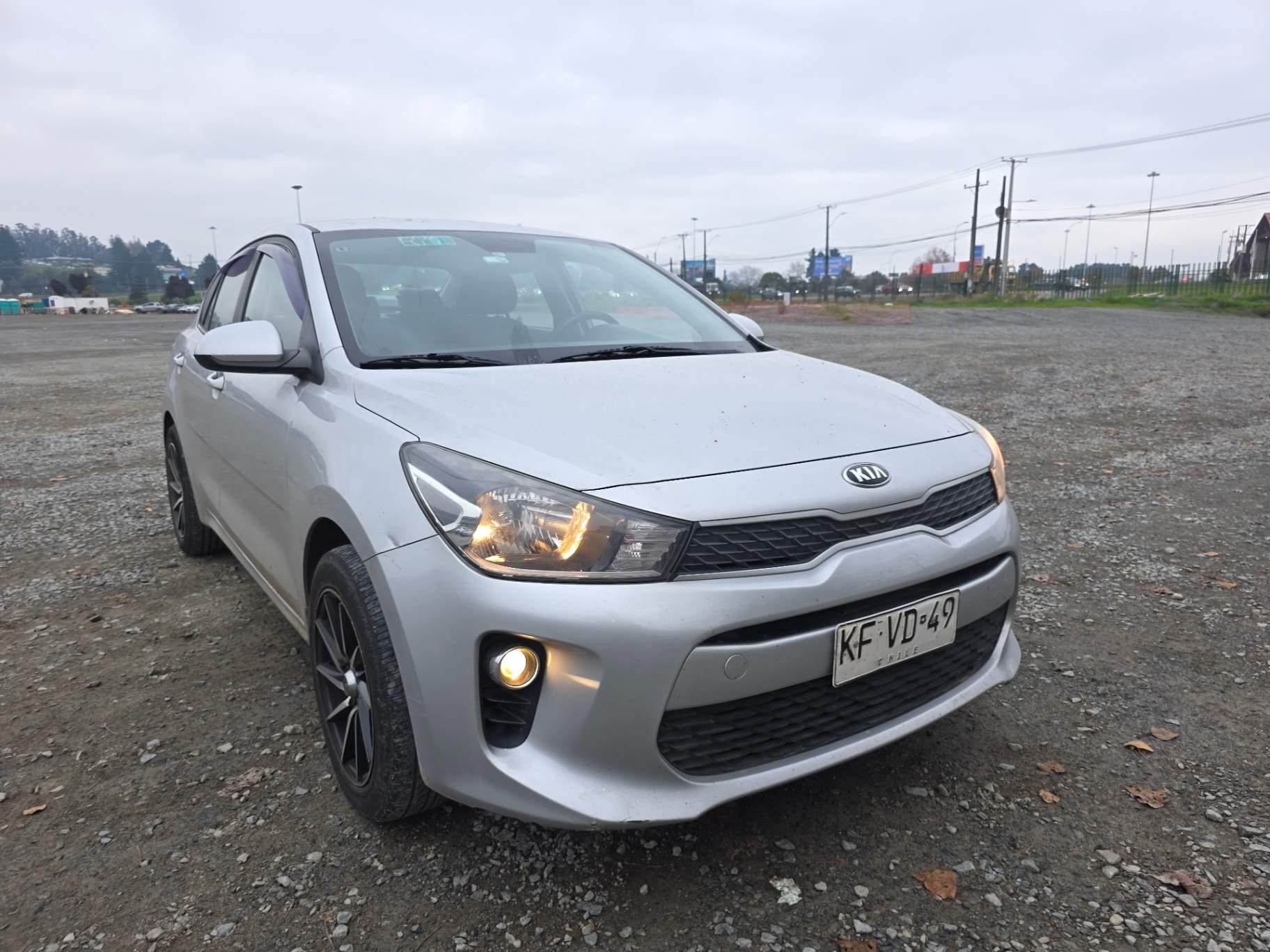 Automovil Kia Rio4