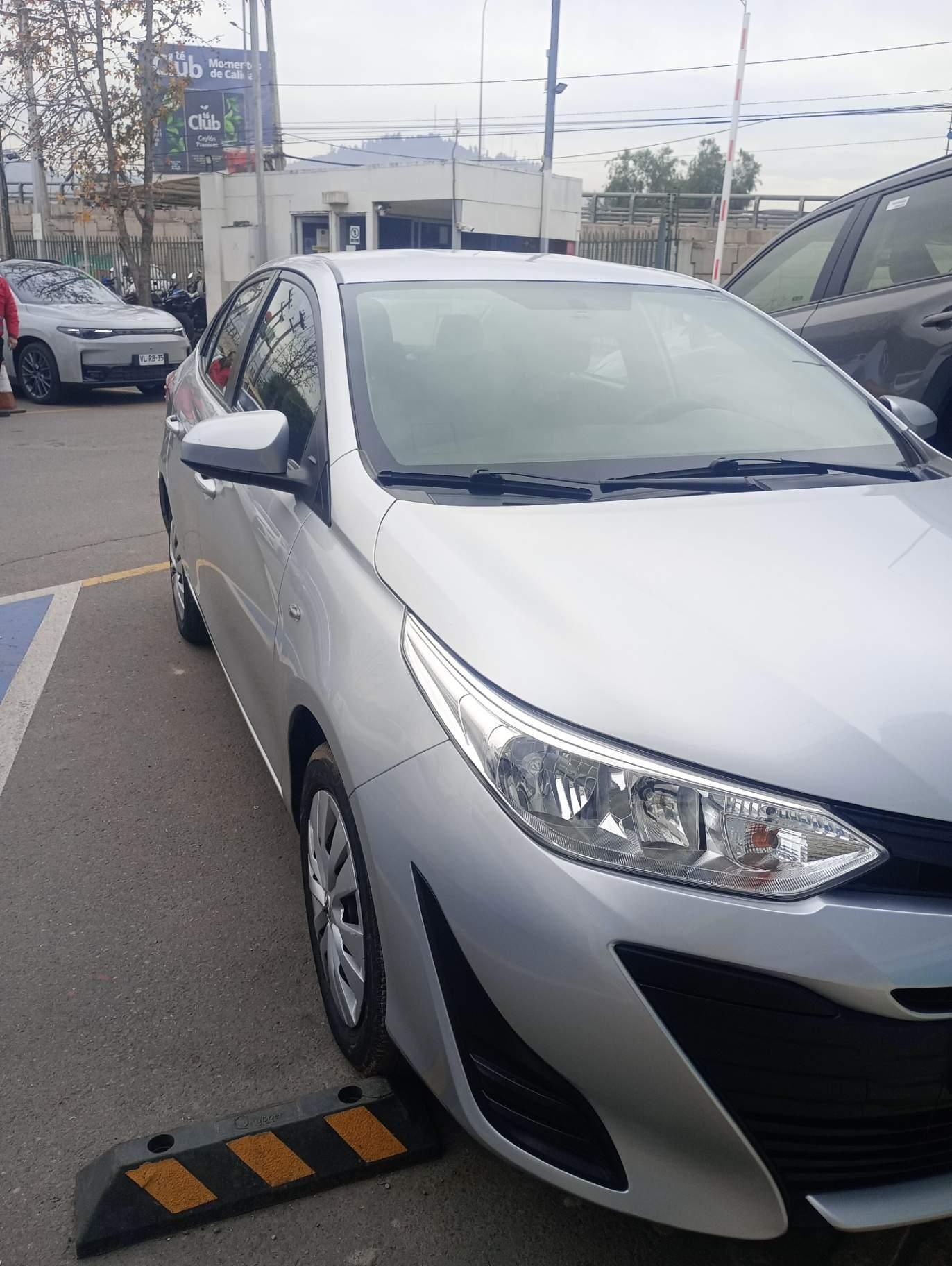 Automovil Toyota Yaris