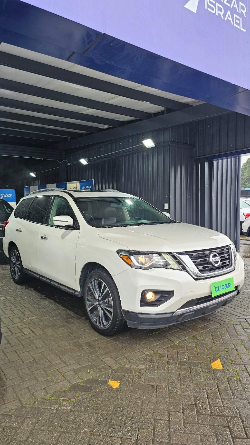 Station Wagon Nissan Pathfinder