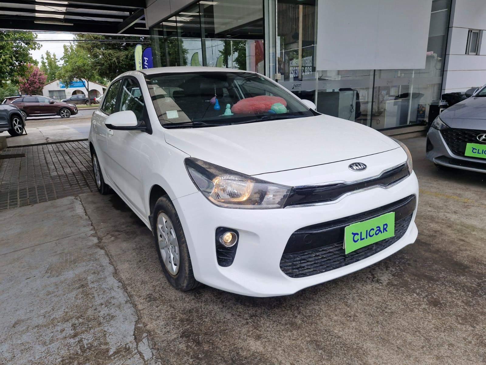 Automovil Kia Rio 5