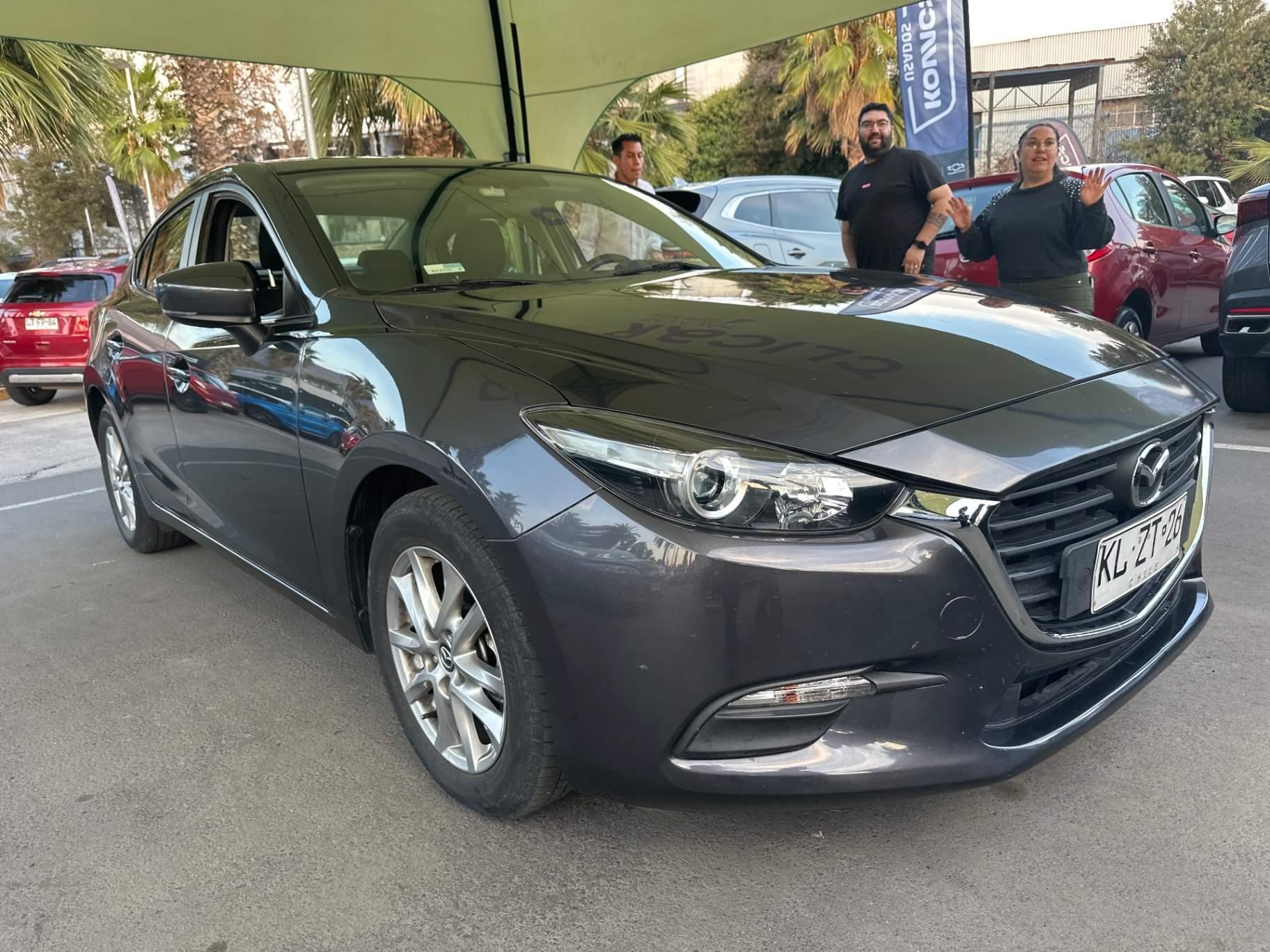 Automovil Mazda 3