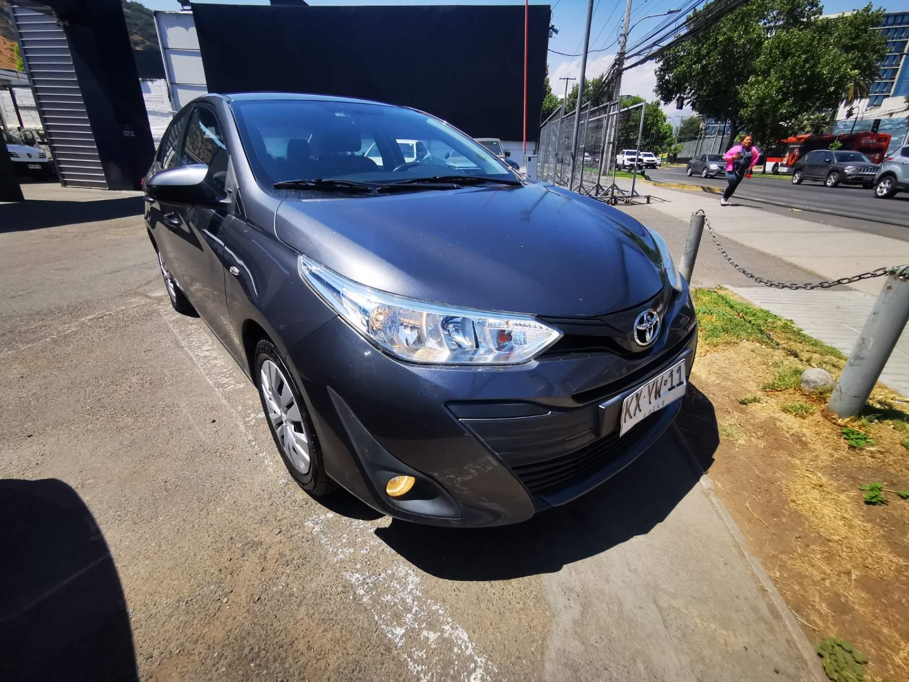 Automovil Toyota Yaris Sedan