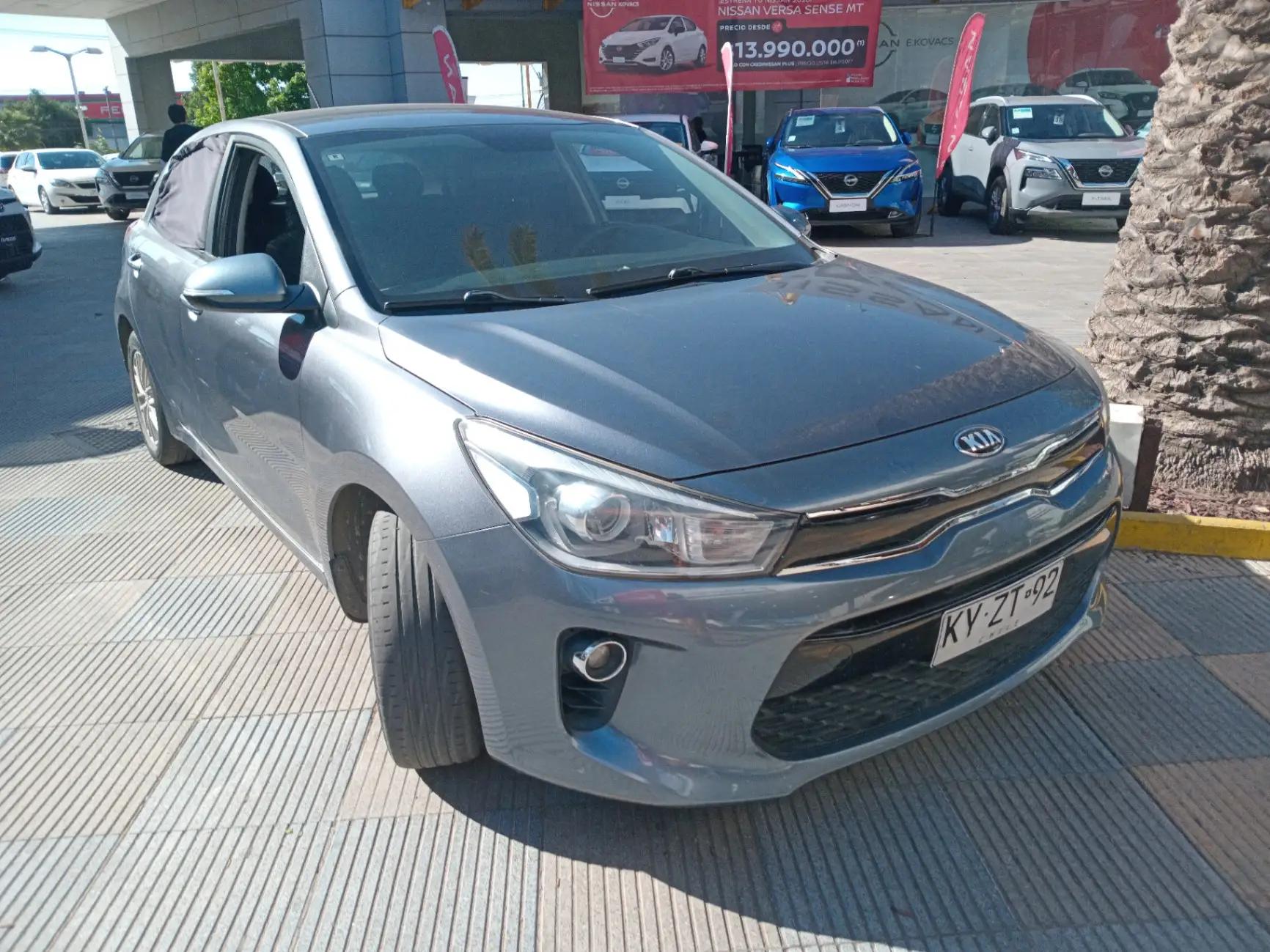 Automovil Kia Rio 5