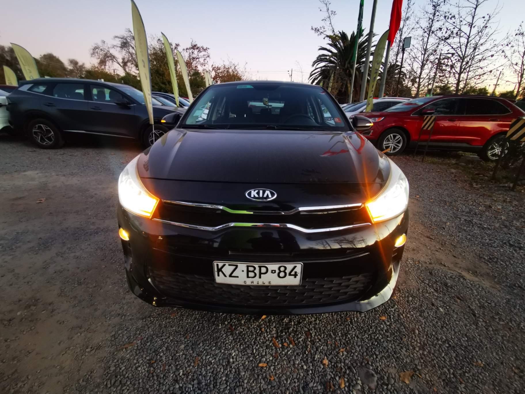 Automovil Kia Rio 5