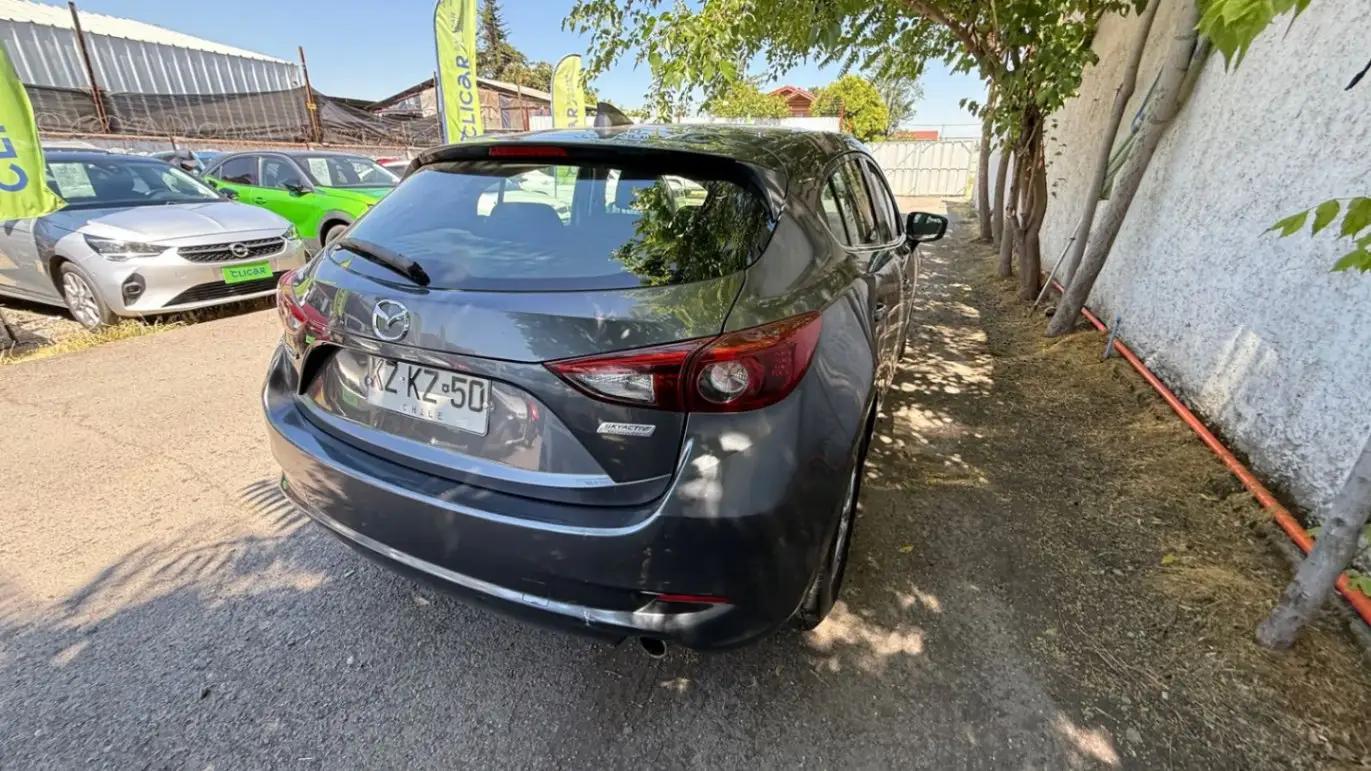 Automovil Mazda 3