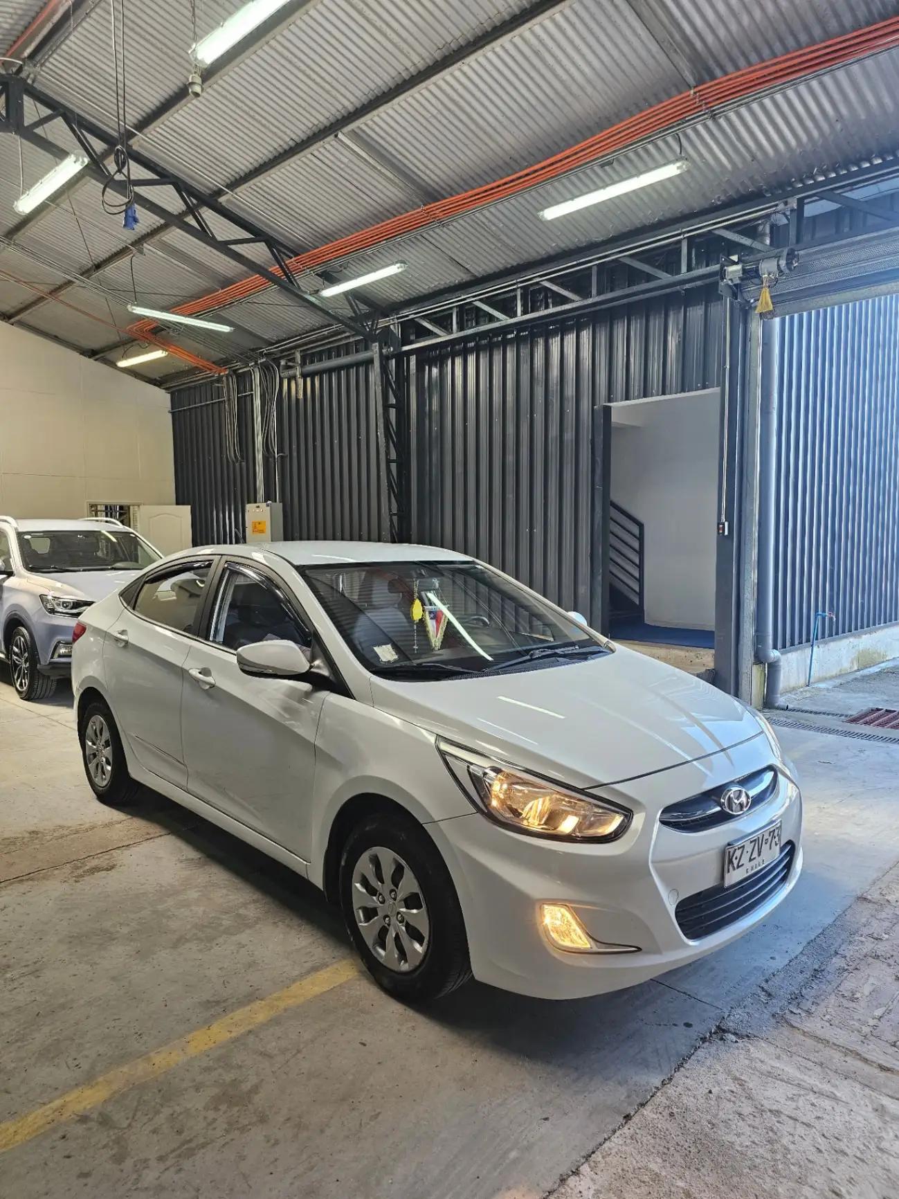 Automovil Hyundai Accent