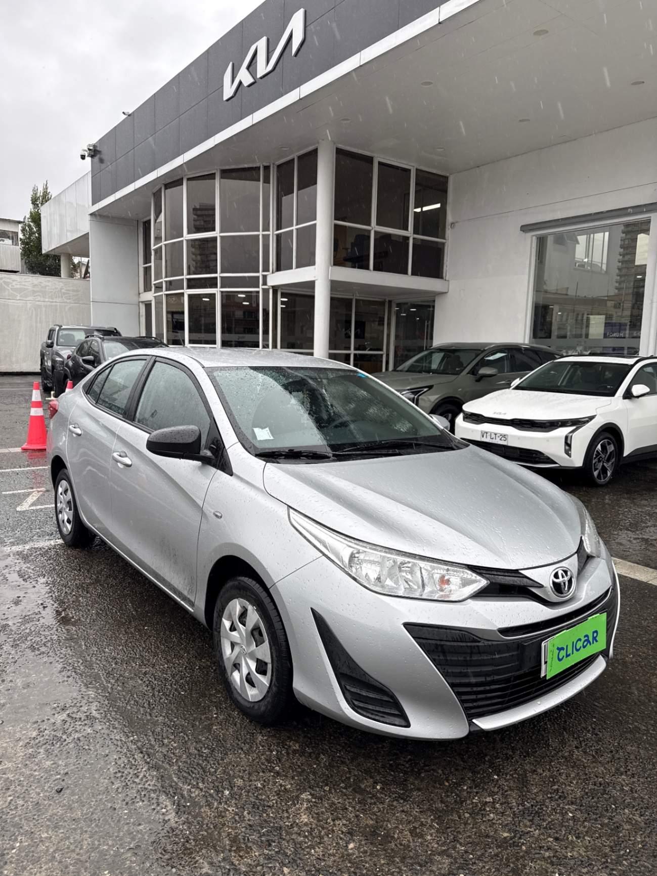 Automovil Toyota Yaris