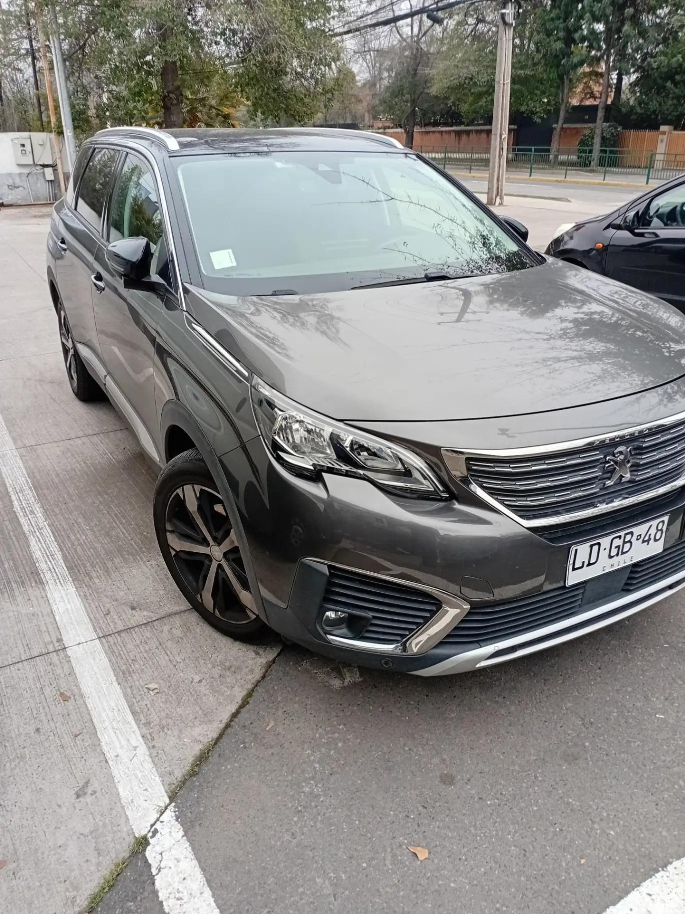 Station Wagon Peugeot 5008