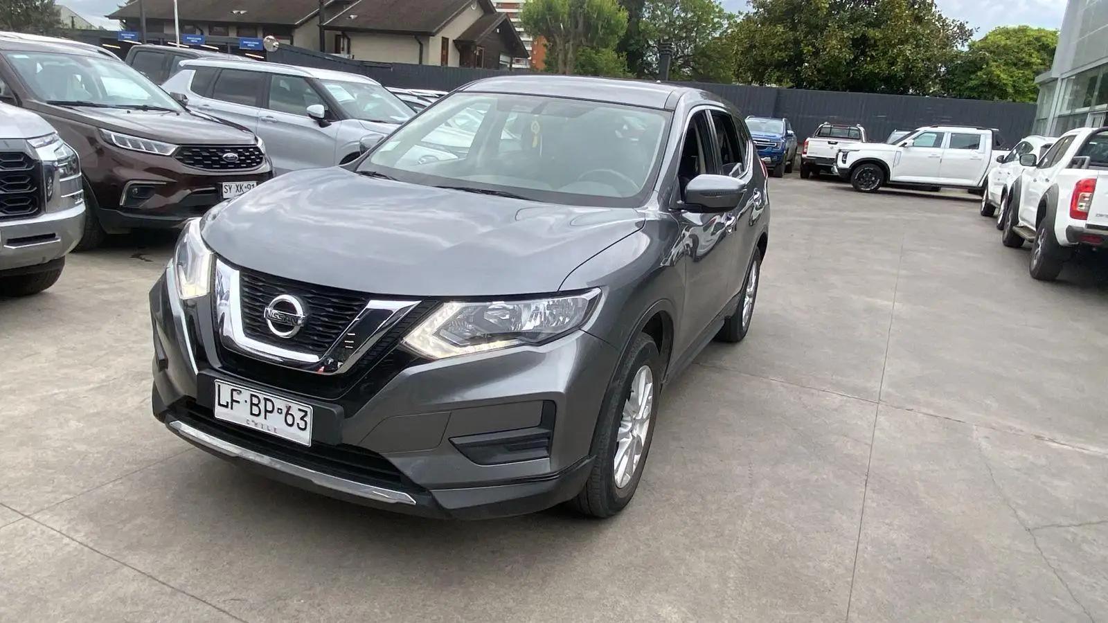 Station Wagon Nissan X-trail