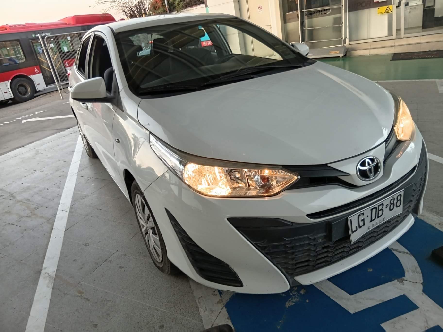 Automovil Toyota Yaris