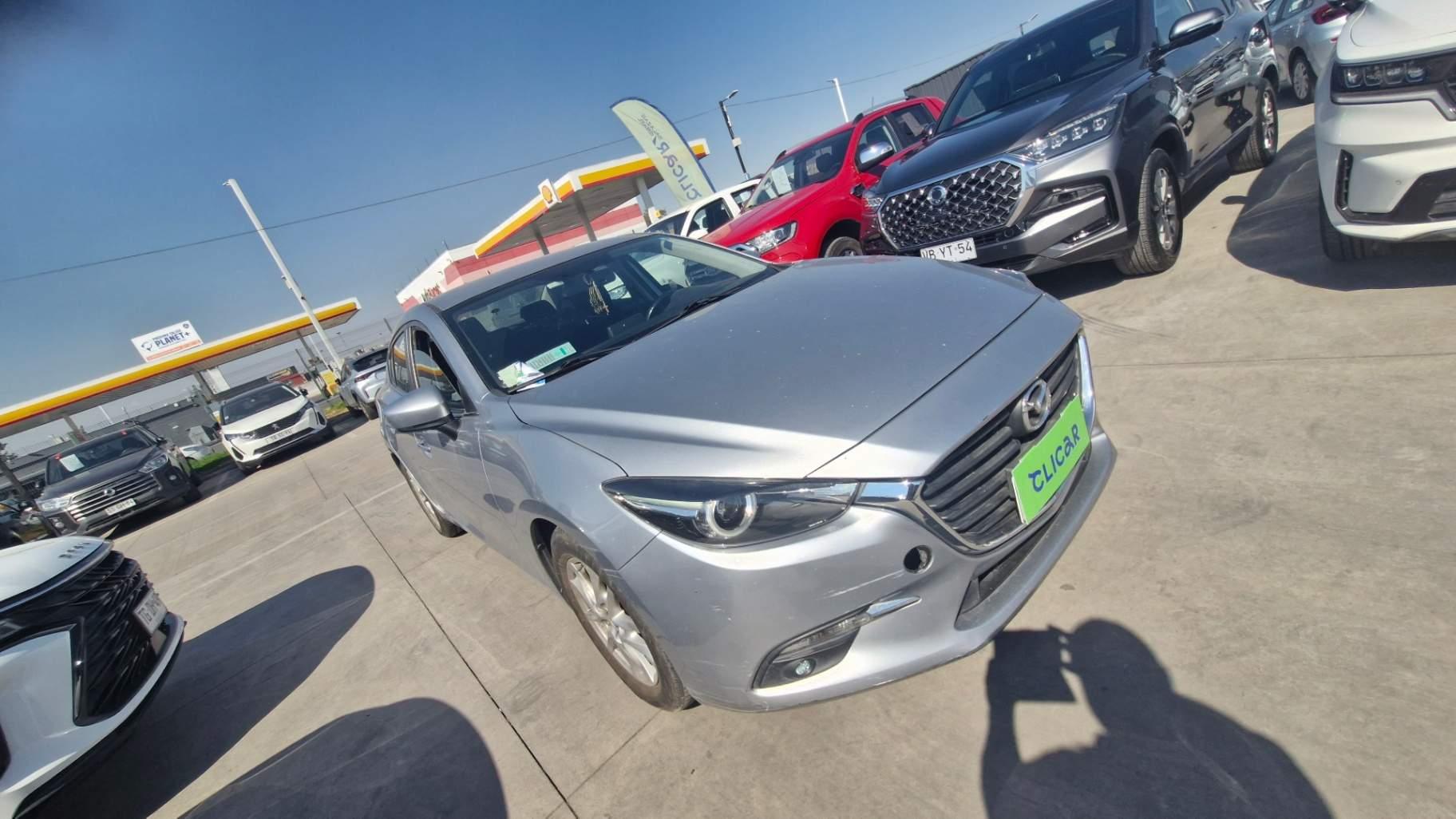 Automovil Mazda 3