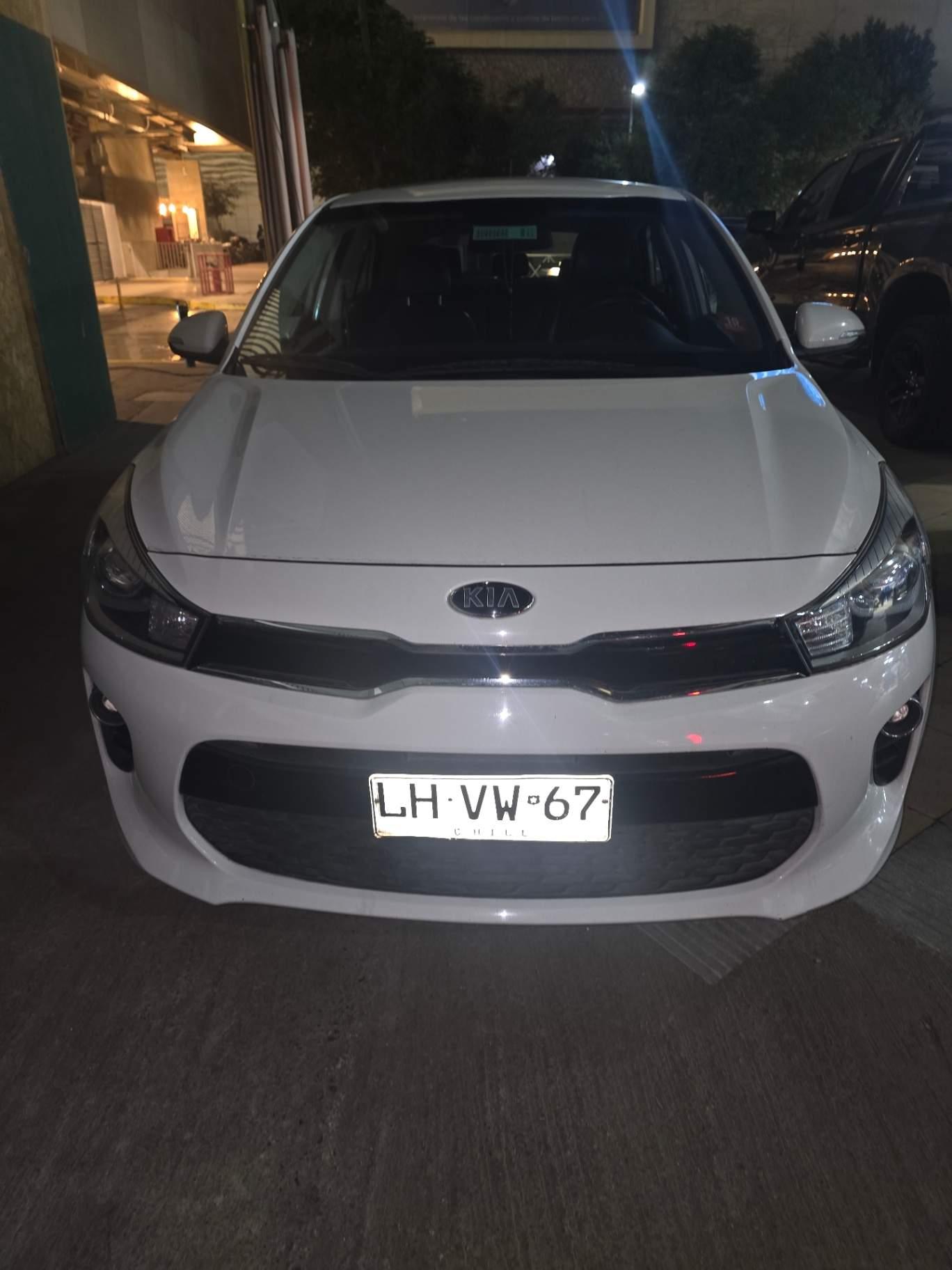 Automovil Kia Rio 5