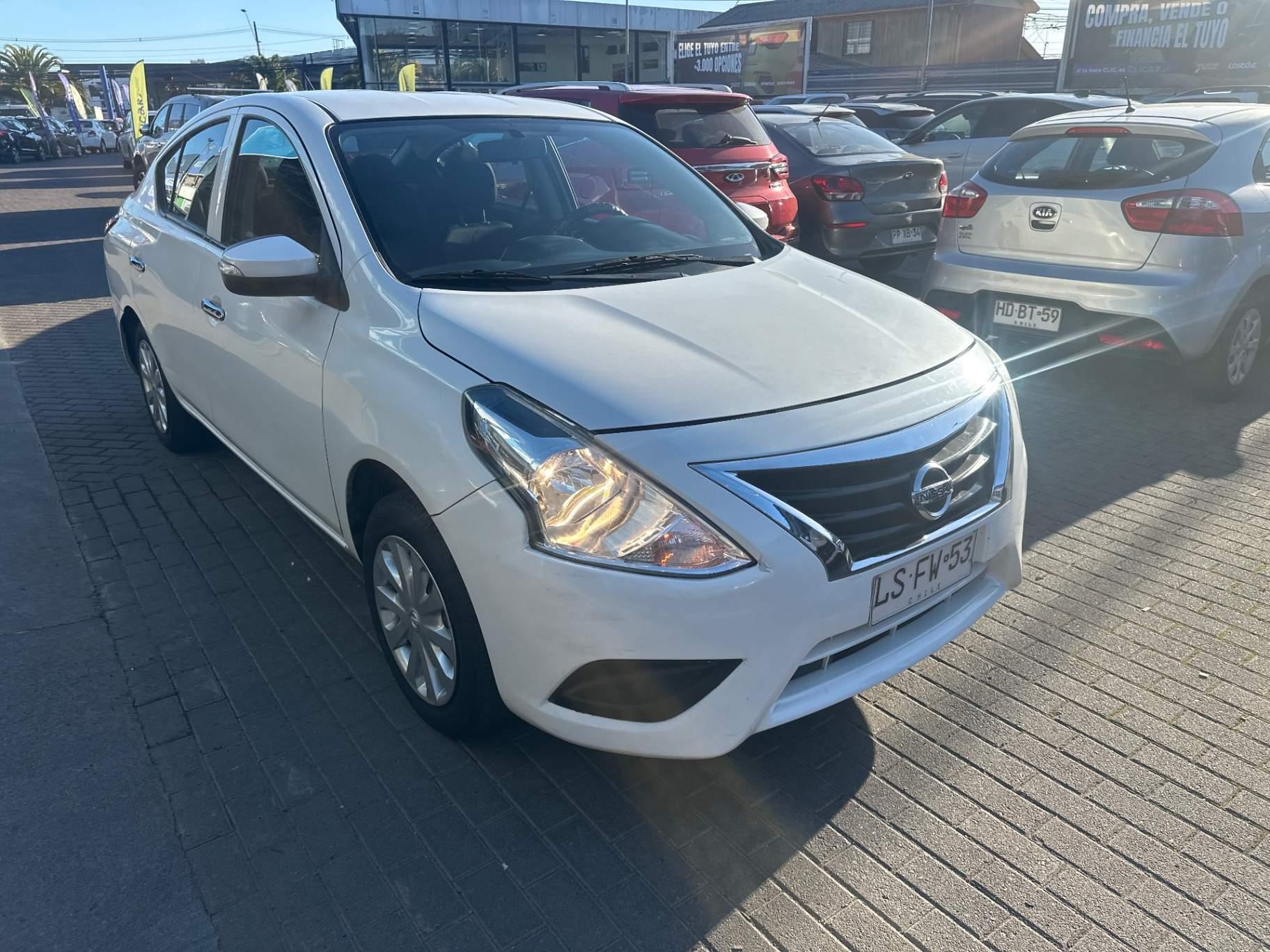 Automovil Nissan Versa