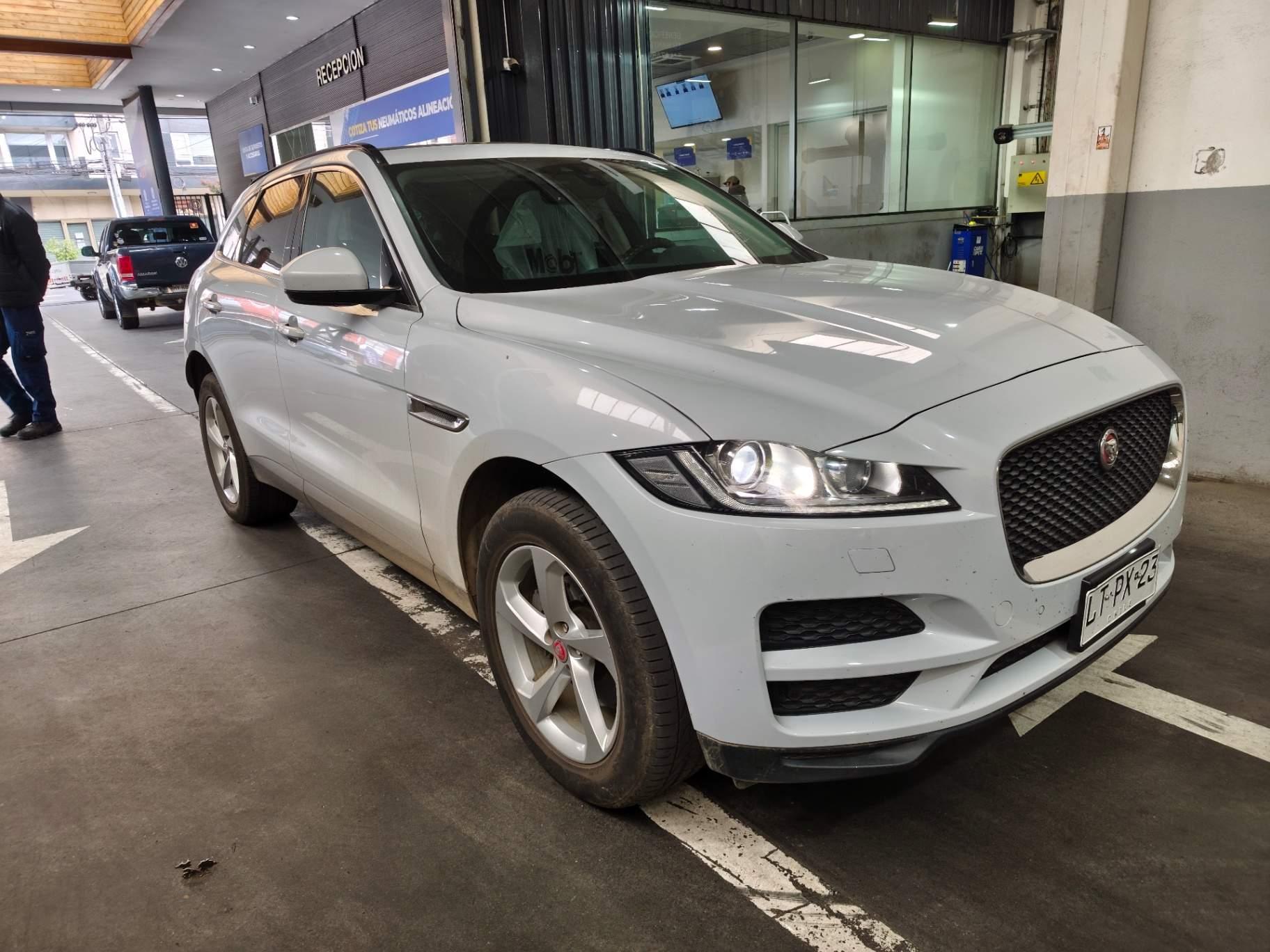 Station Wagon Jaguar F-pace