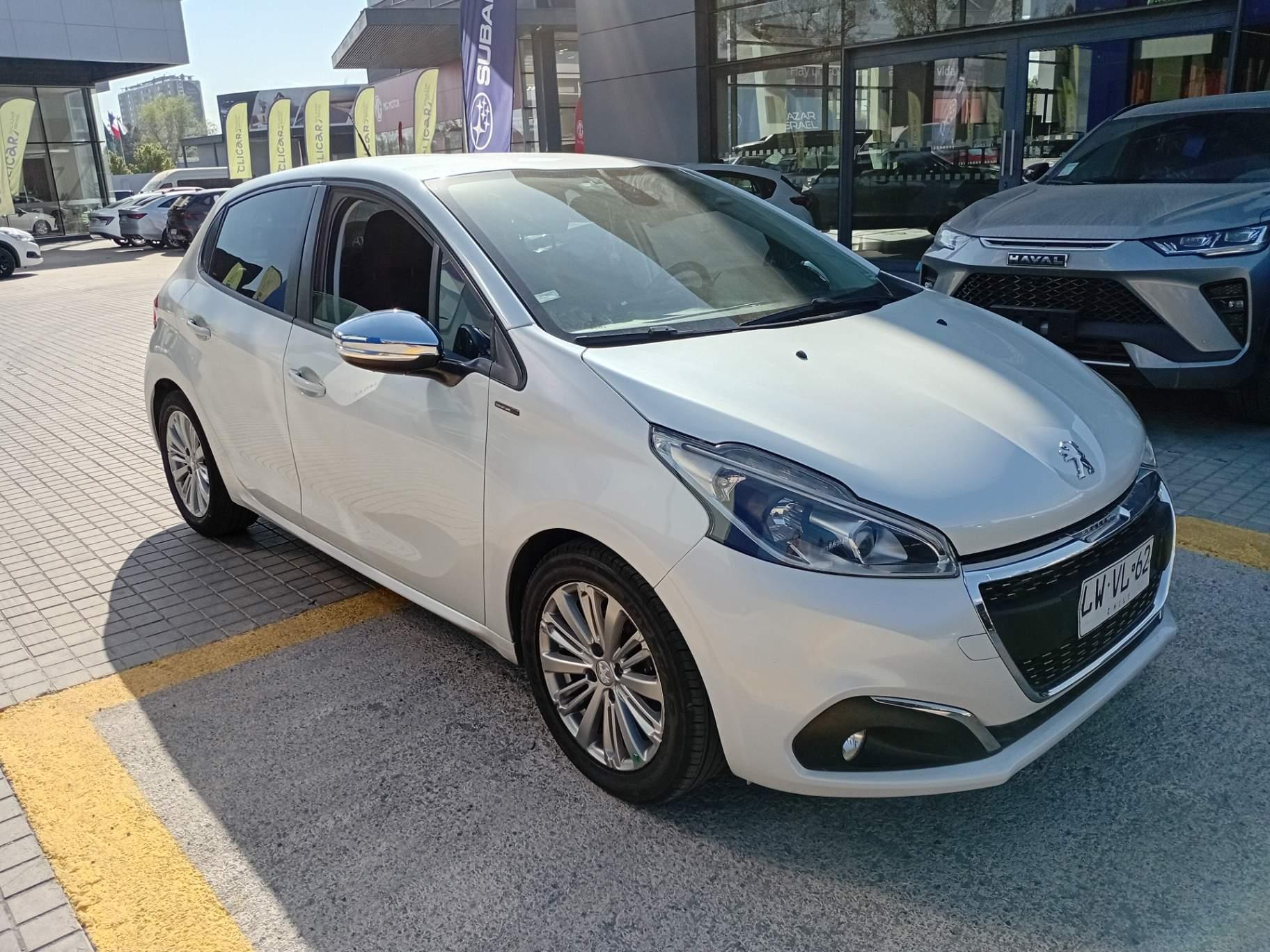 Hatchback Peugeot 208