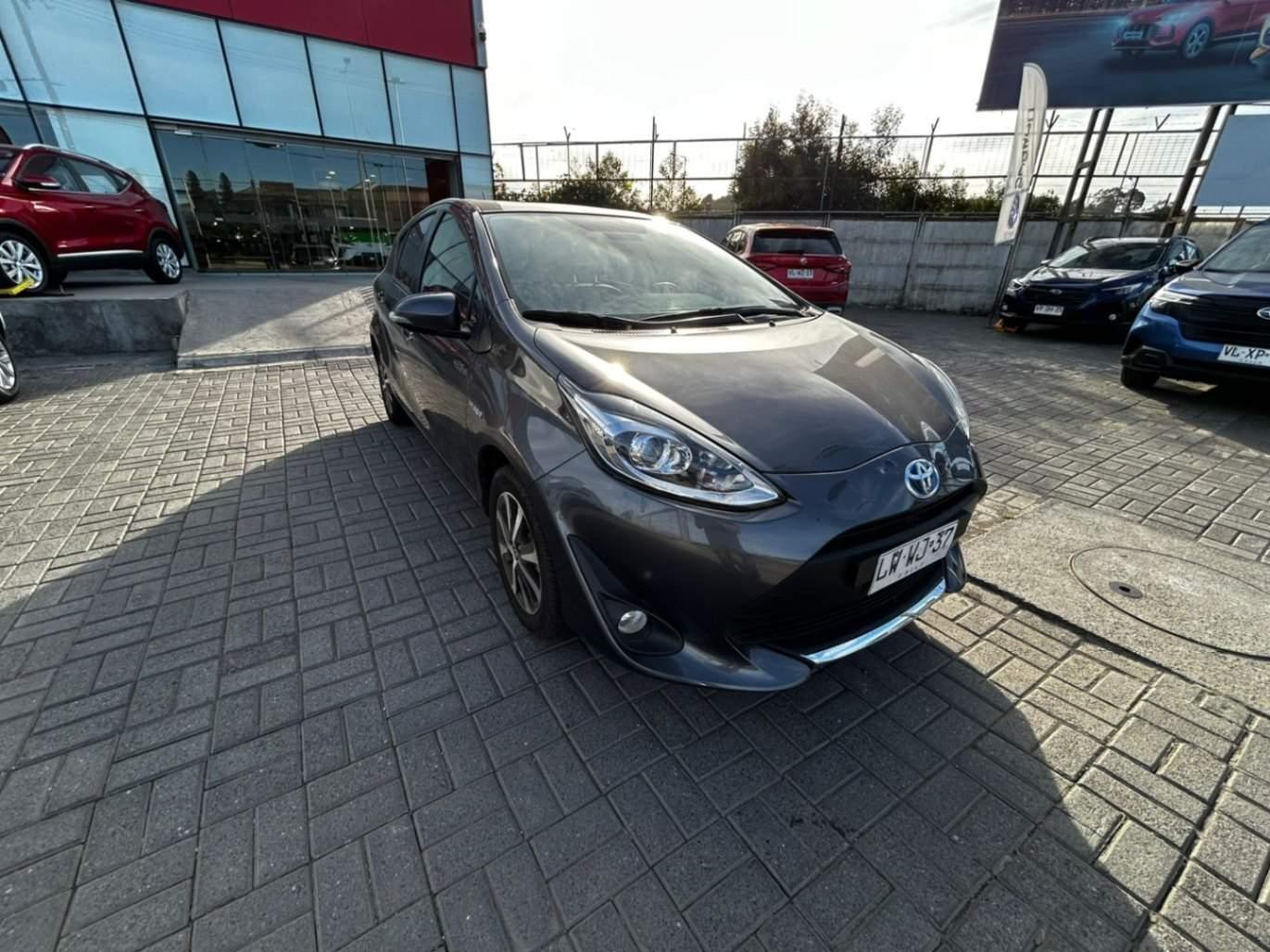 Automovil Toyota Prius