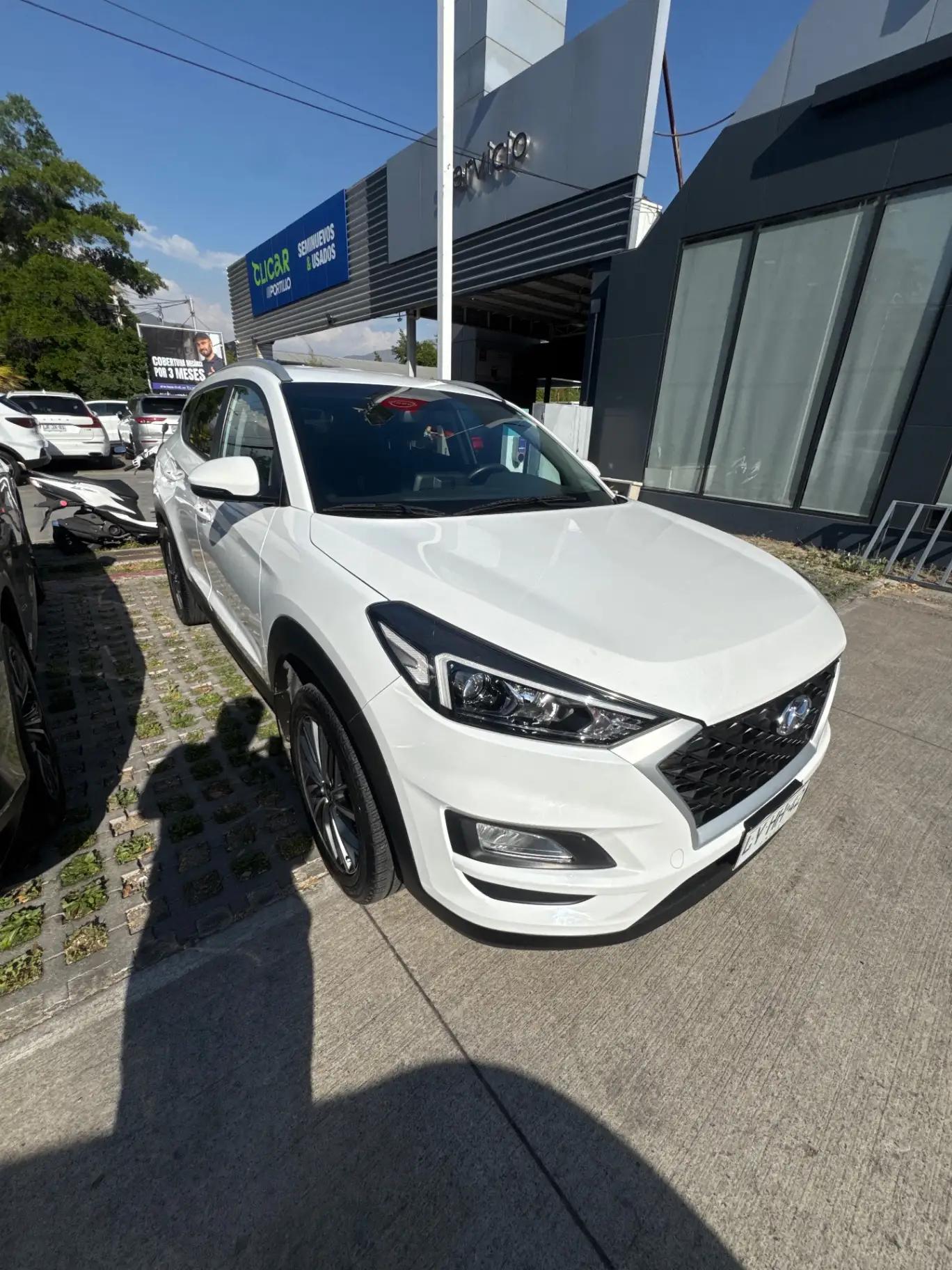 Station Wagon Hyundai Tucson