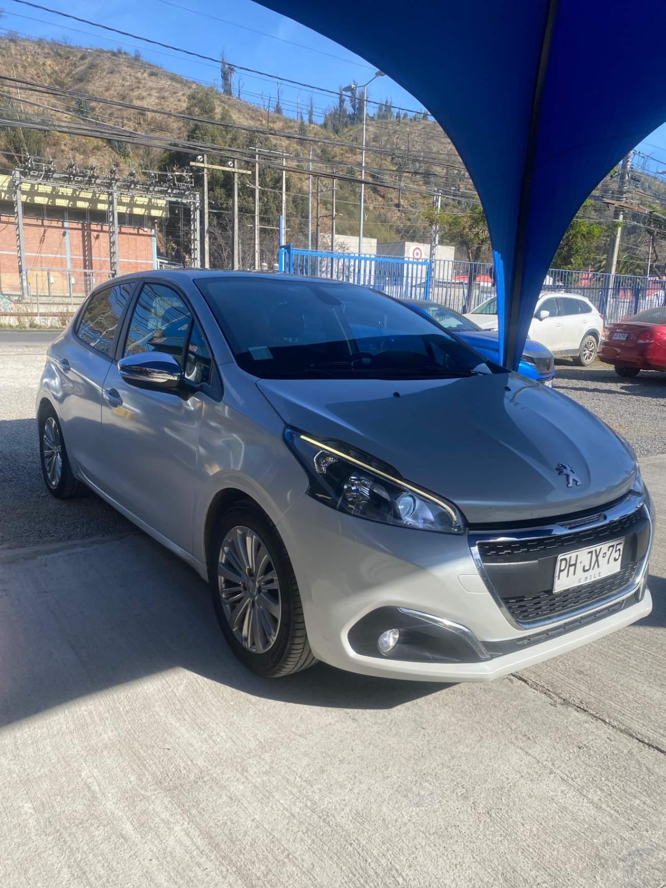 Automovil Peugeot 208