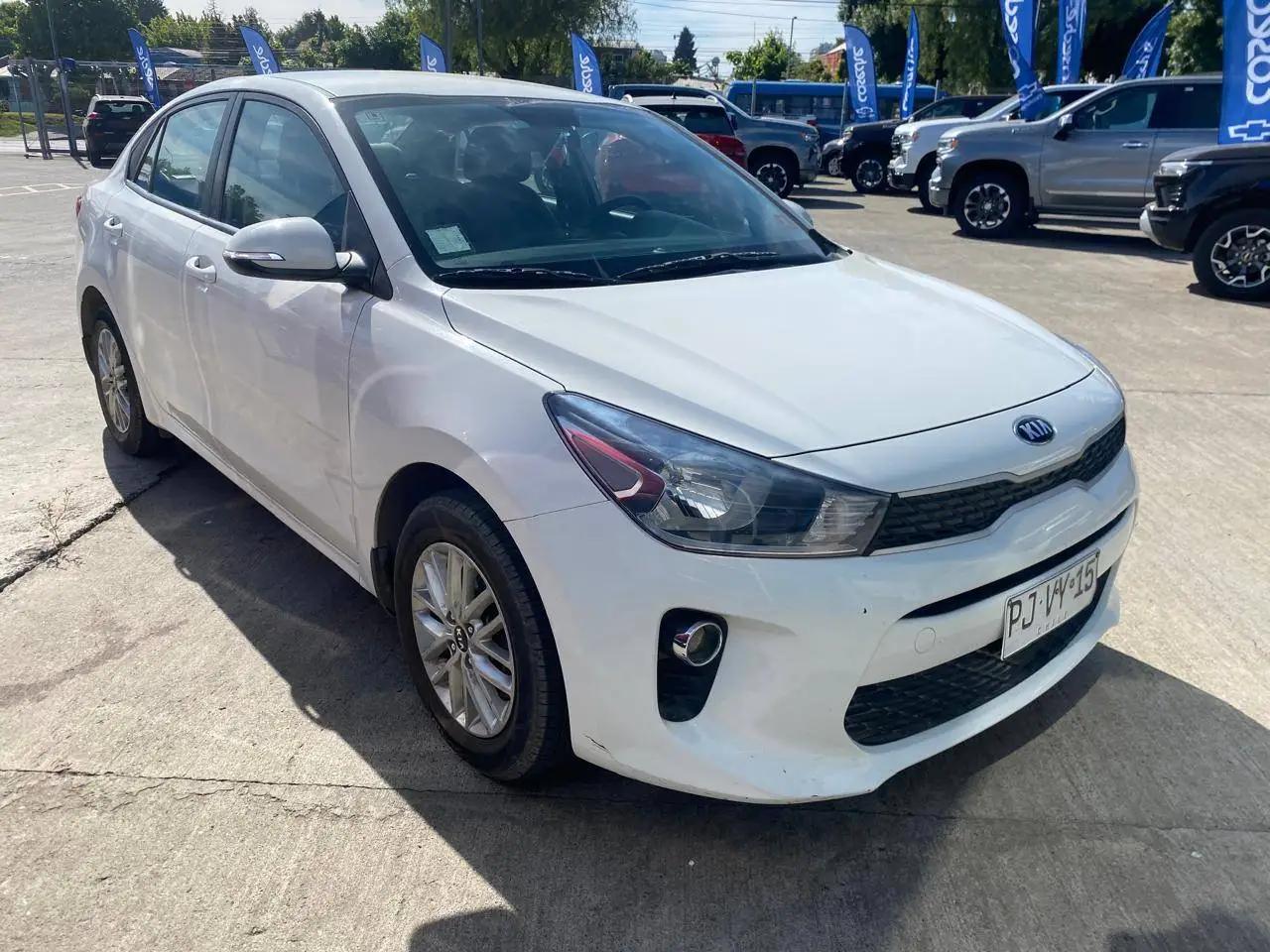 Automovil Kia Rio 4