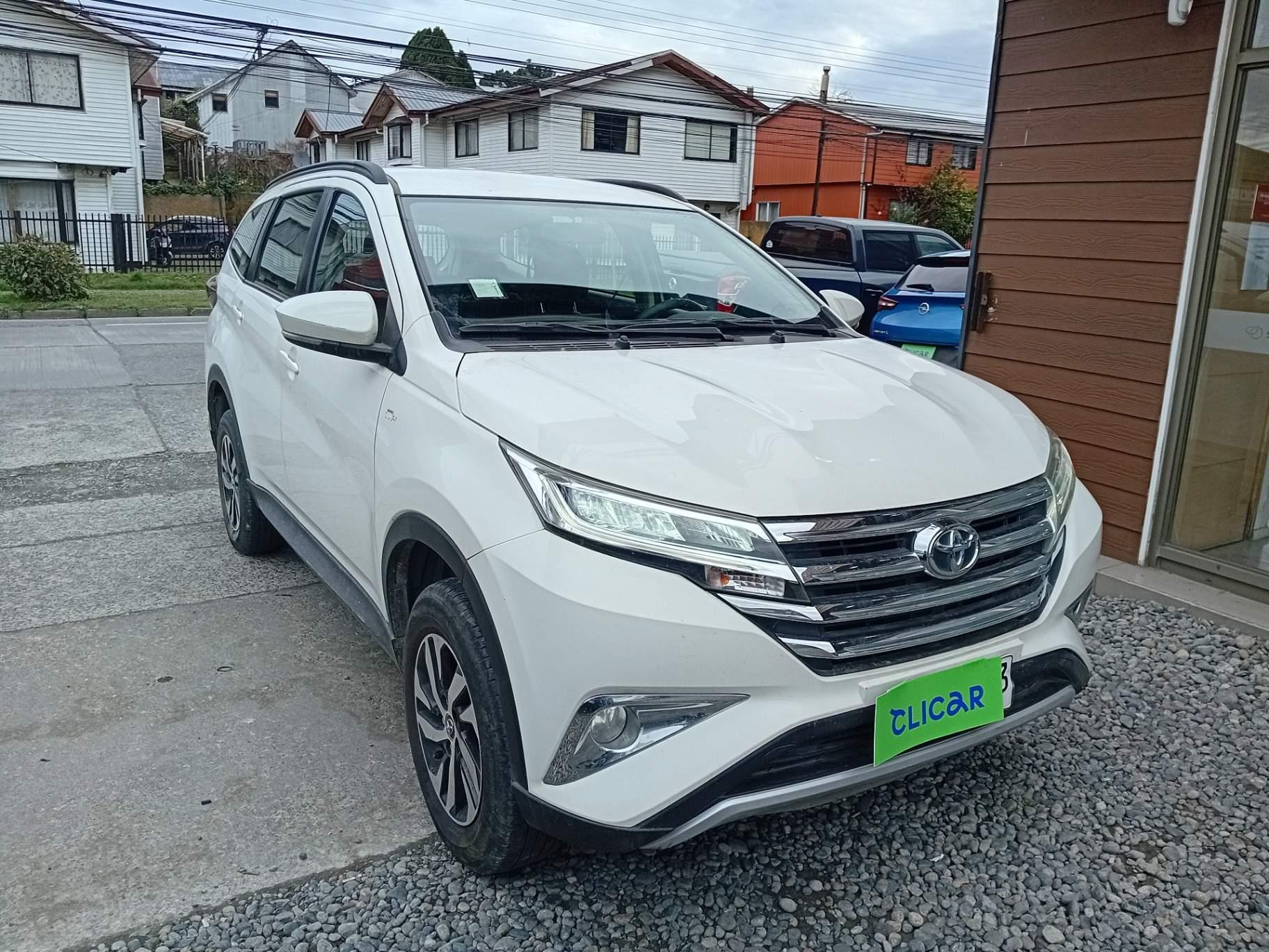 Station Wagon Toyota Rush