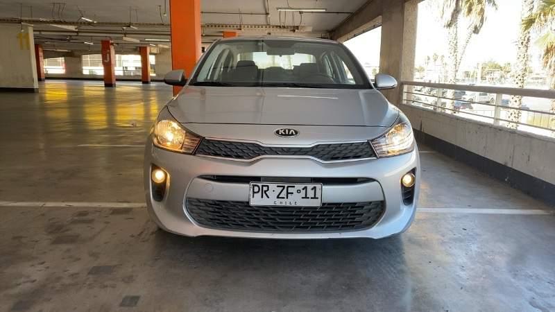 Automovil Kia Rio4