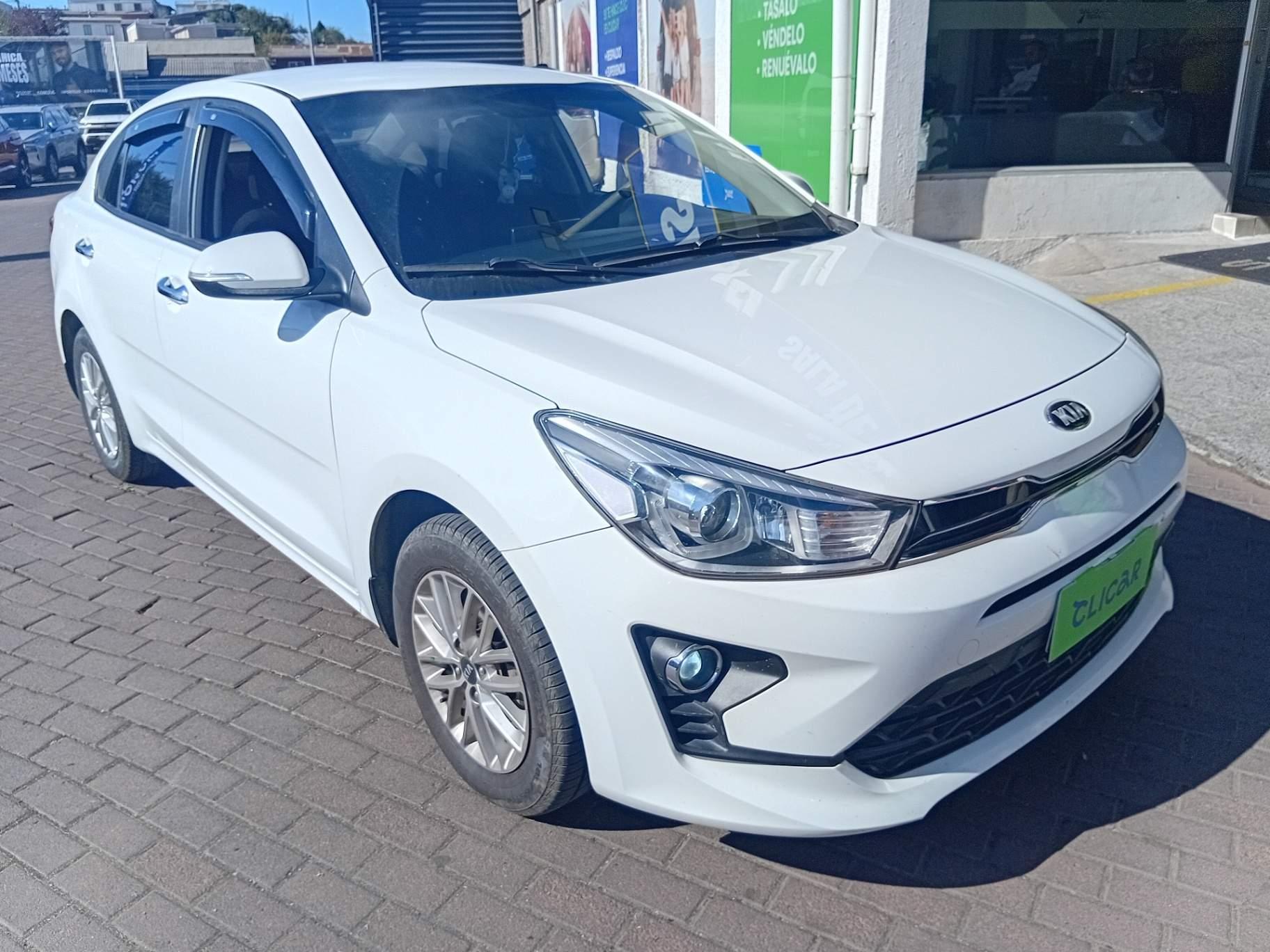 Automovil Kia Rio4
