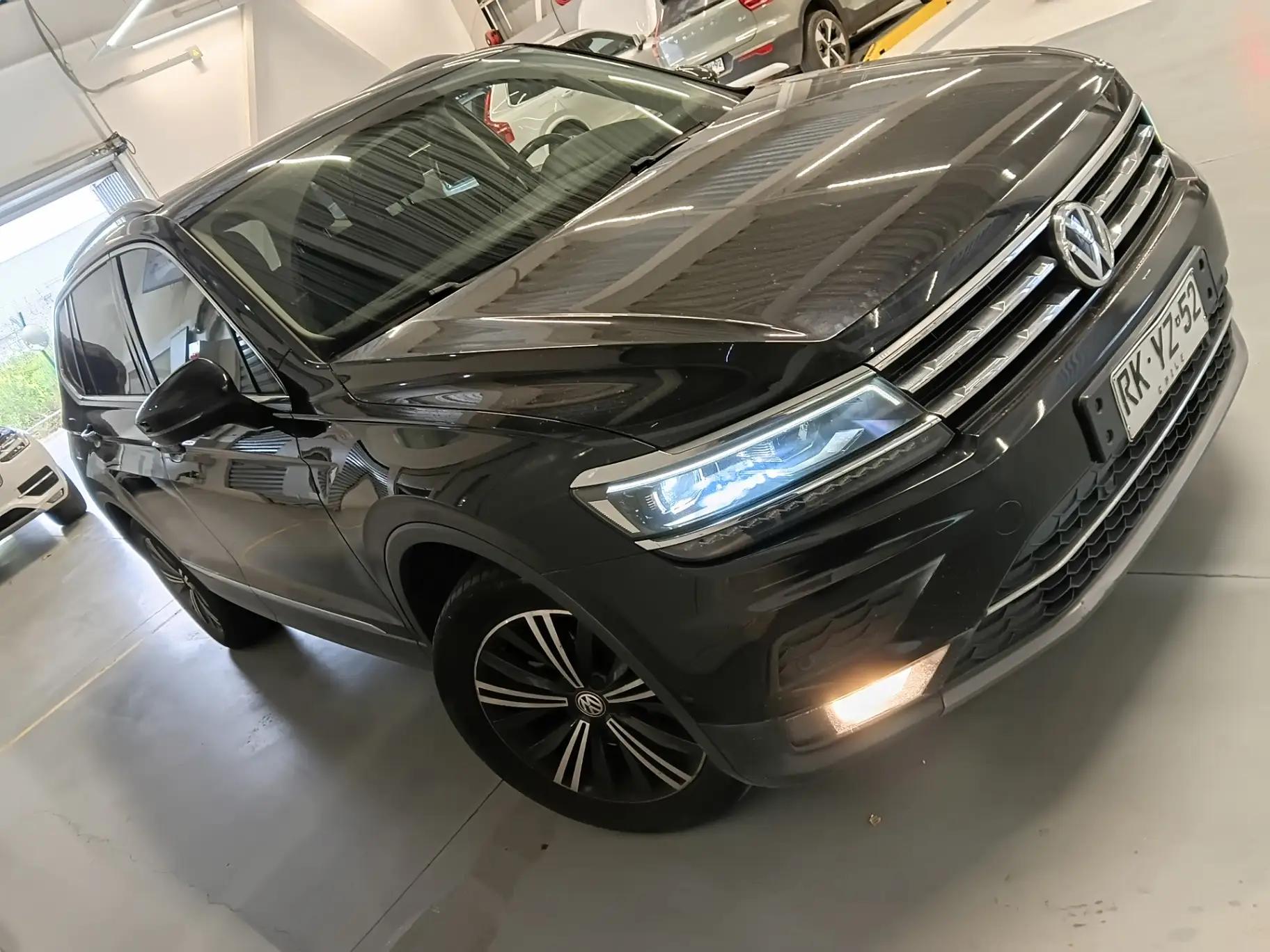 Station Wagon Volkswagen Tiguan