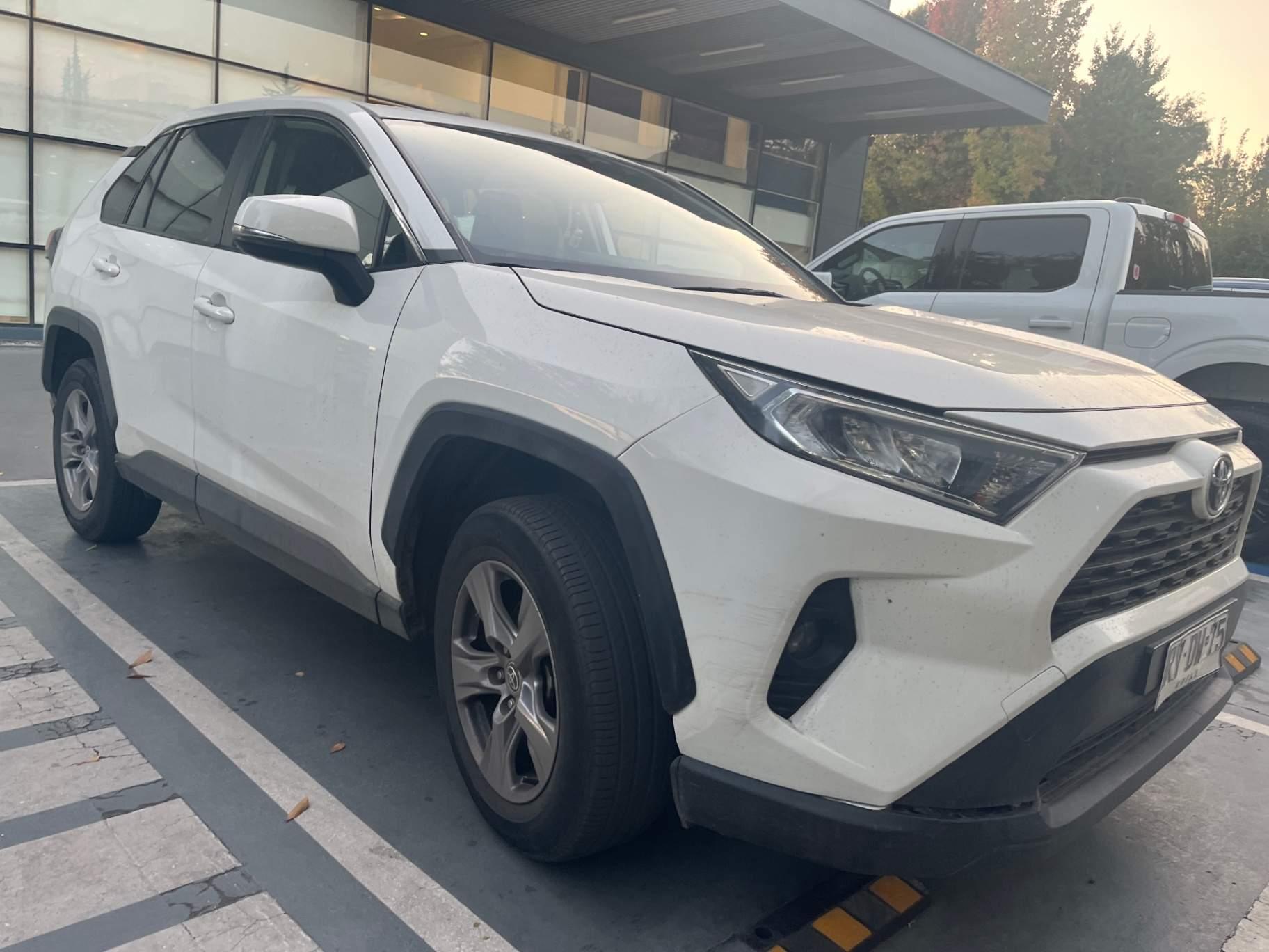 Station Wagon Toyota Rav 4