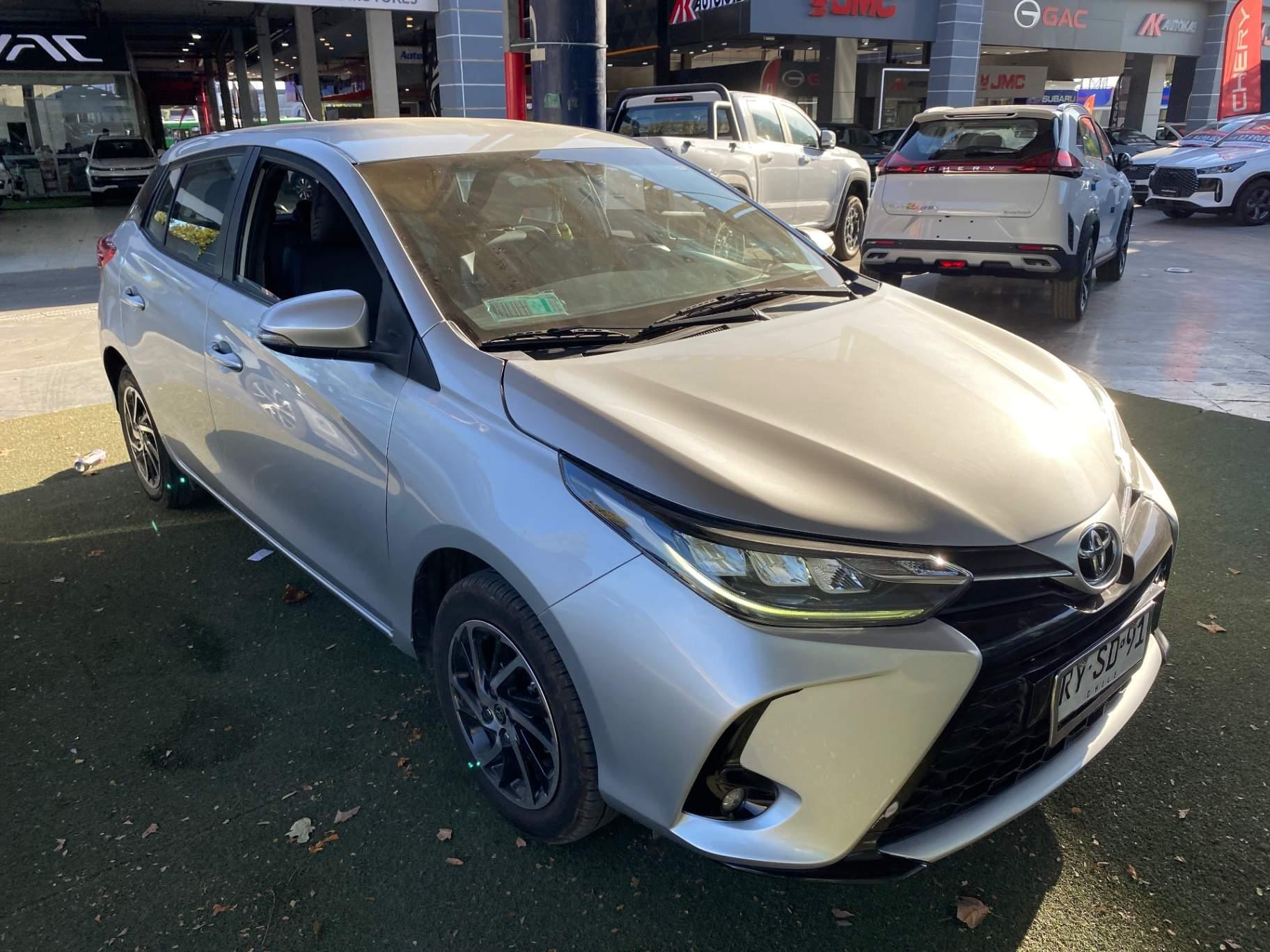 Automovil Toyota Yaris