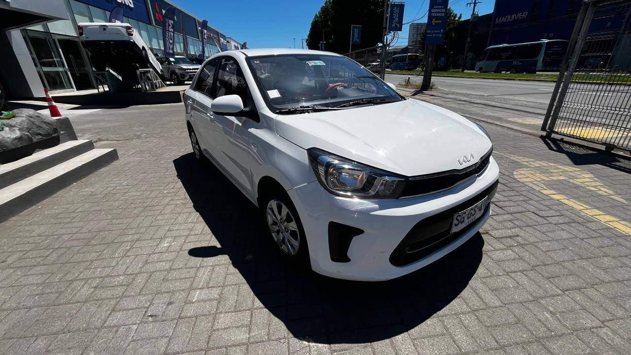 Automovil Kia Soluto