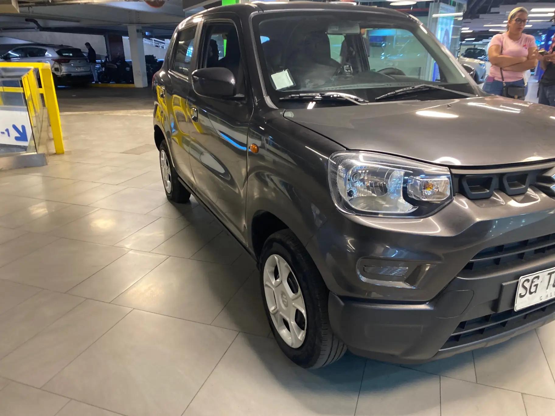 Automovil Suzuki Spresso