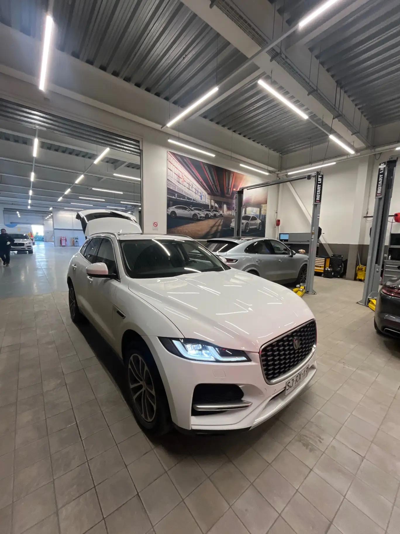 Station Wagon Jaguar F-pace