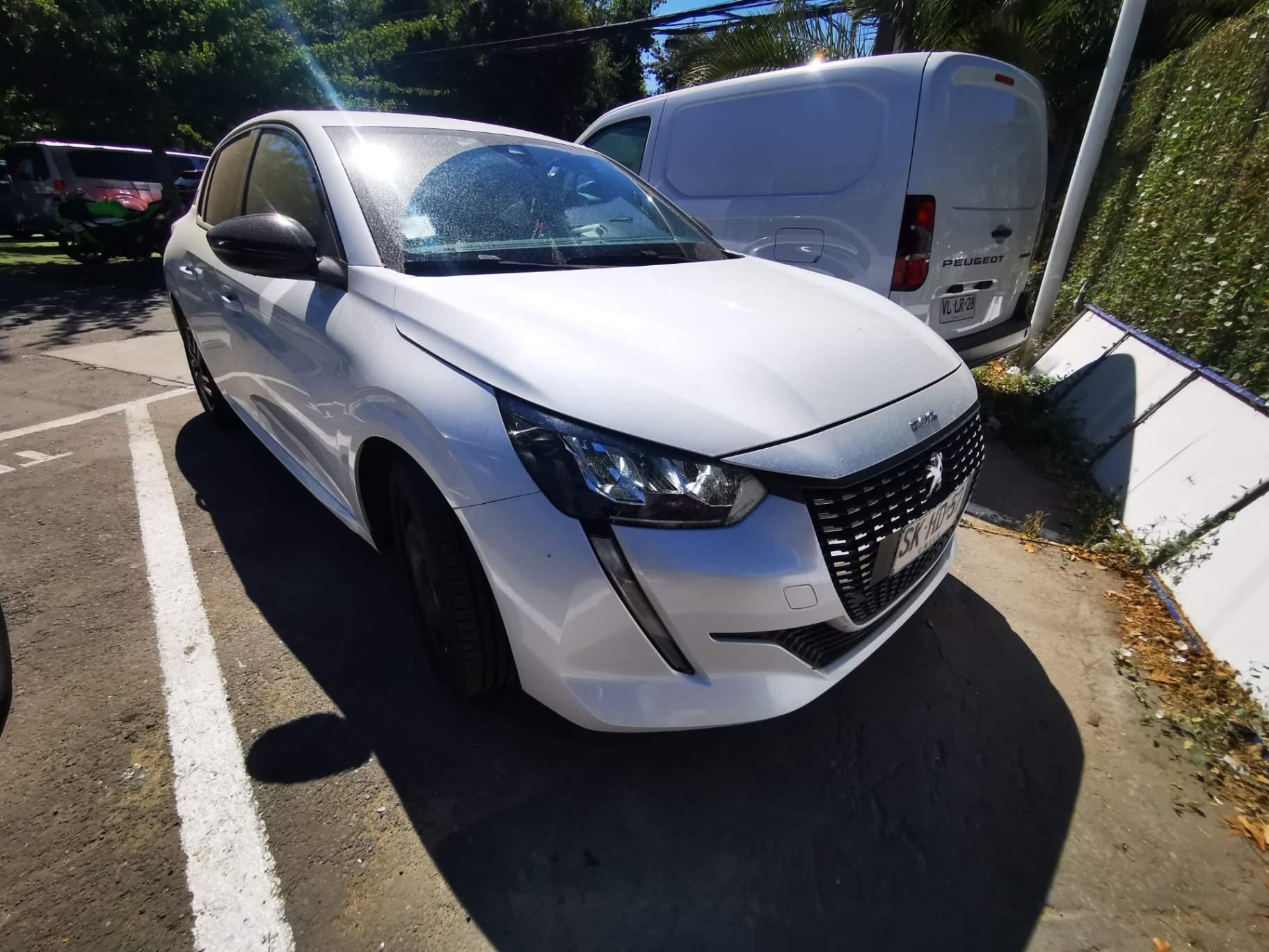 Automovil Peugeot 208