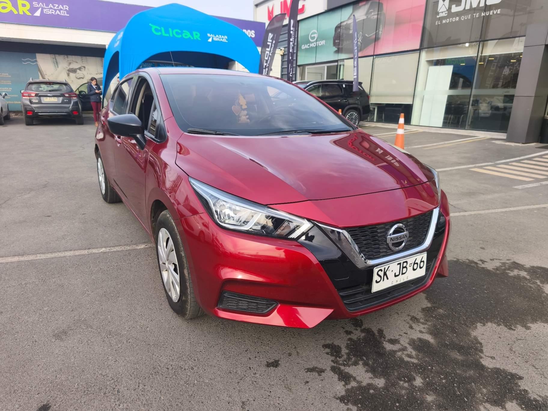 Automovil Nissan Versa