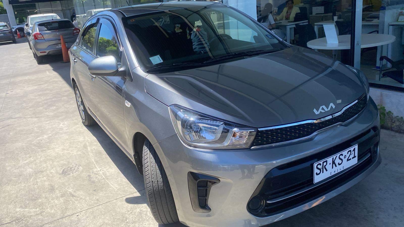 Automovil Kia Soluto