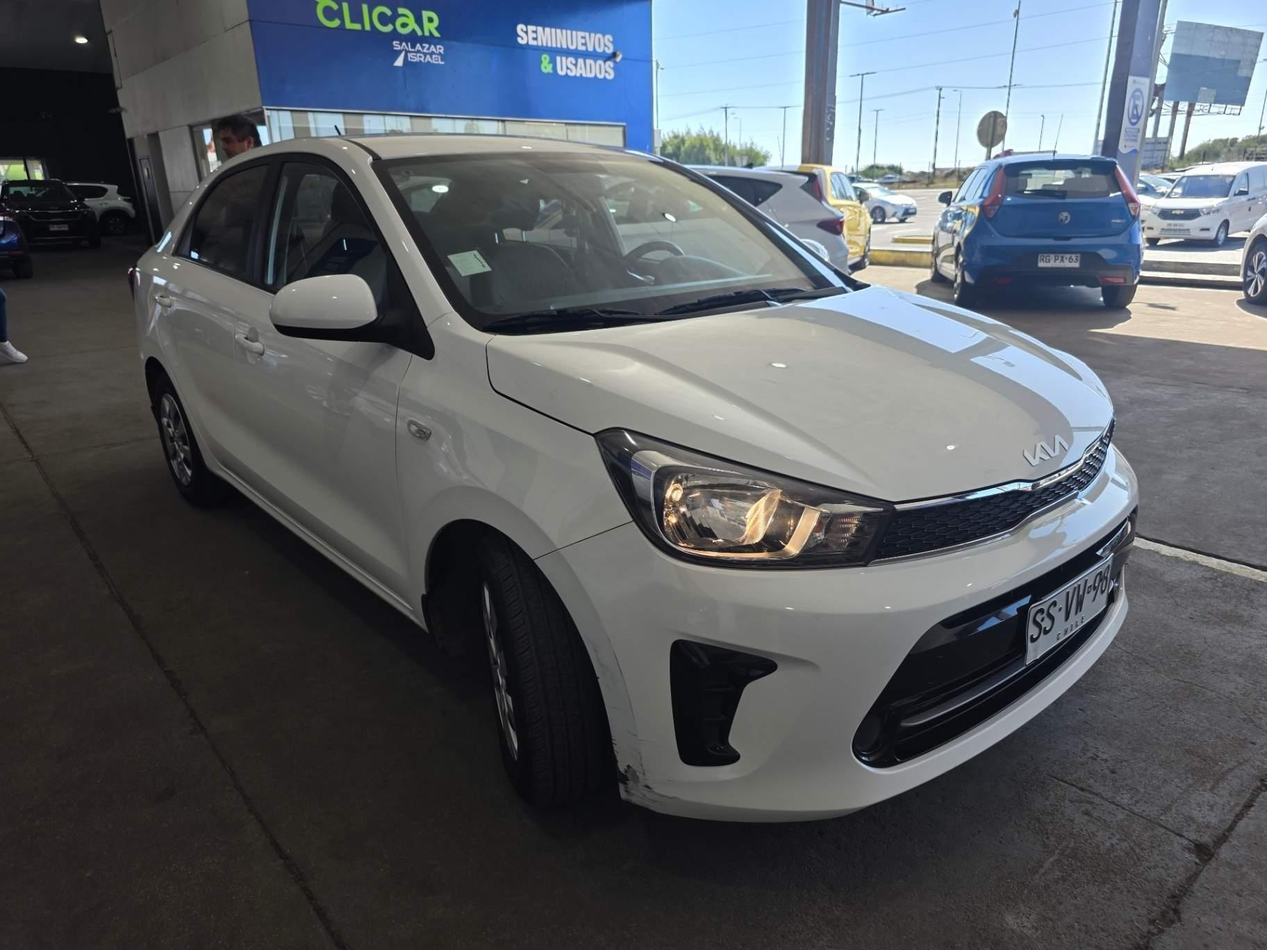 Automovil Kia Soluto