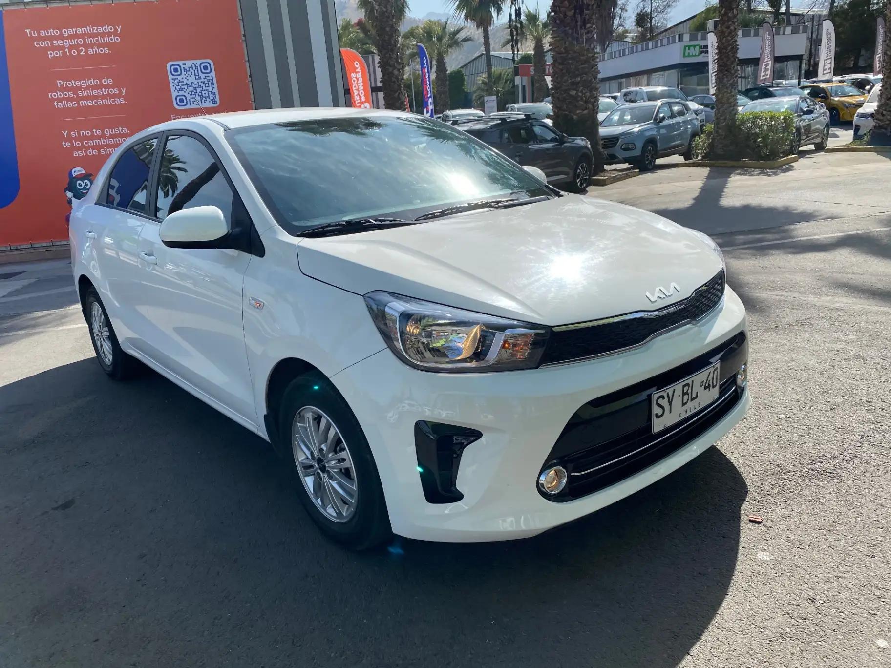 Automovil Kia Soluto