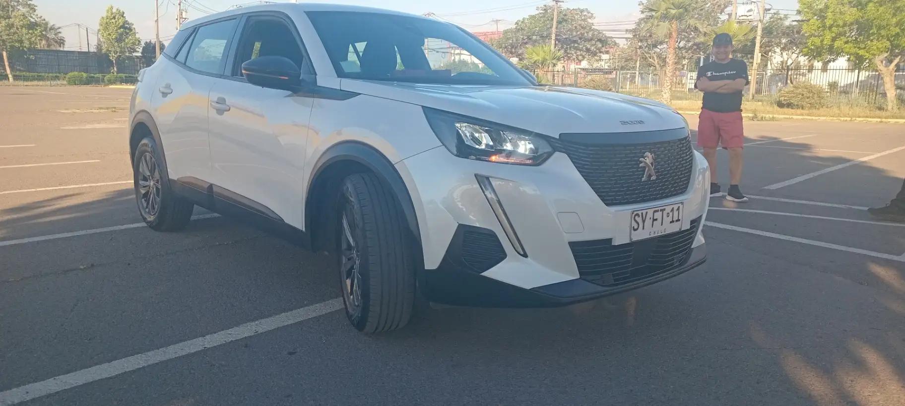 Automovil Peugeot 2008