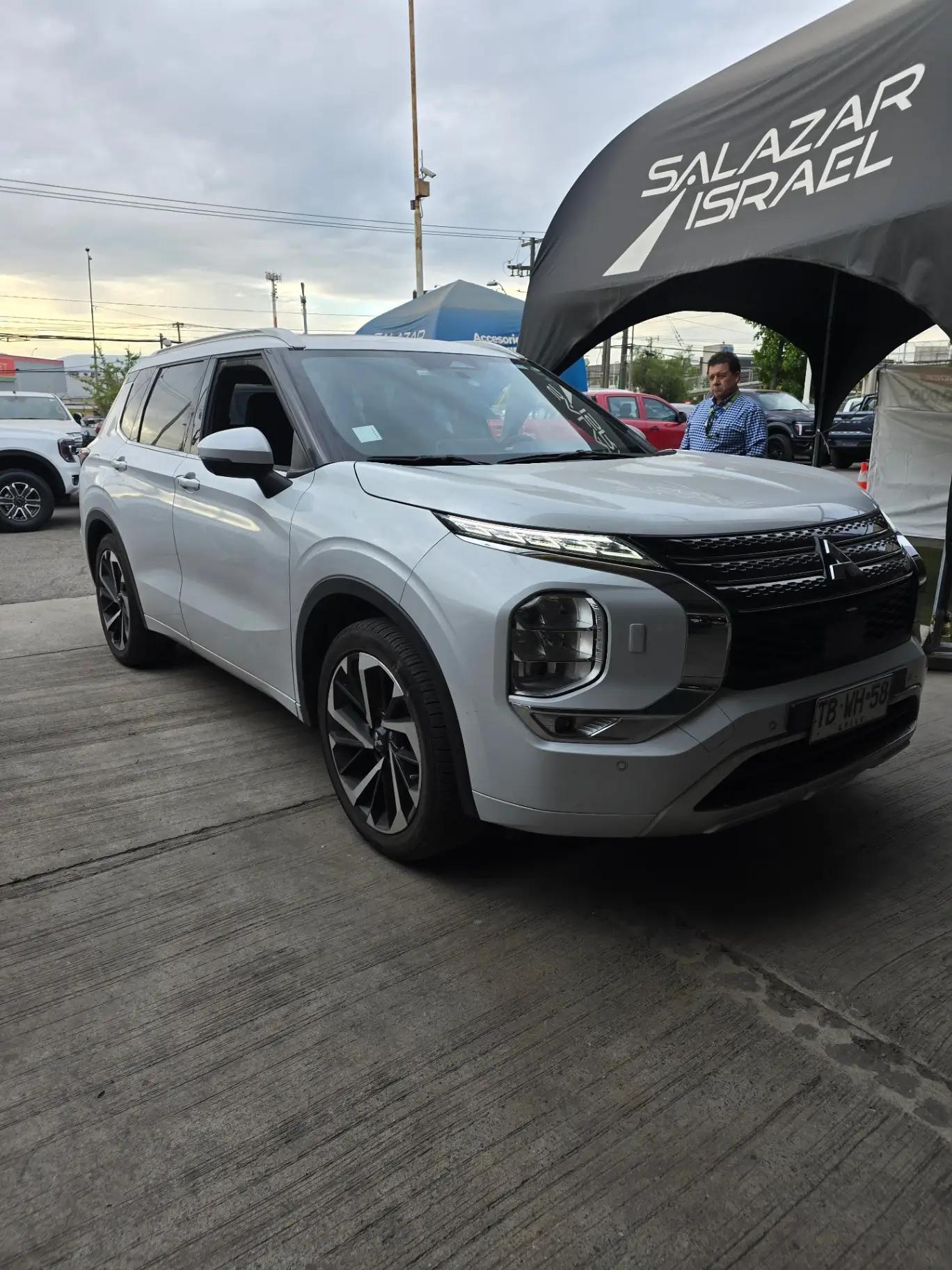 Station Wagon Mitsubishi Outlander