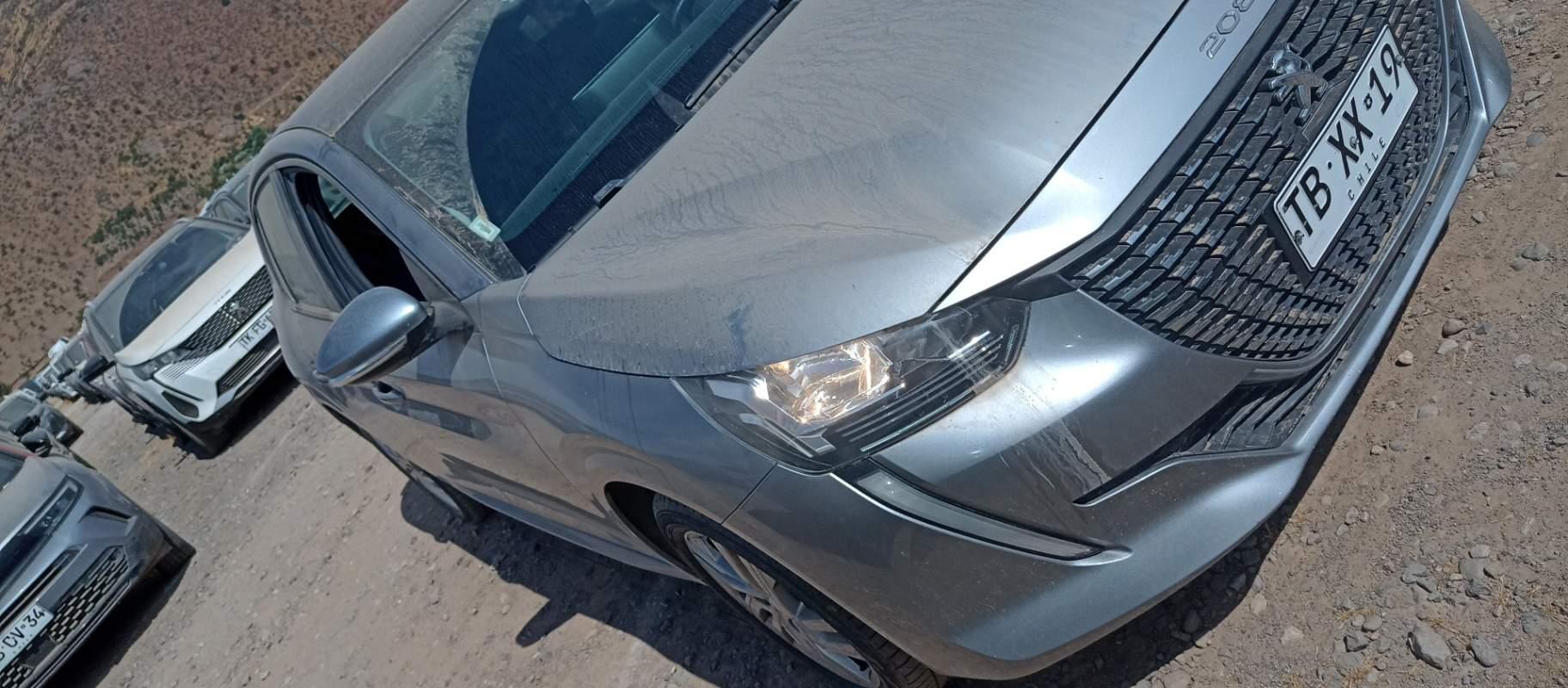 Automovil Peugeot 208