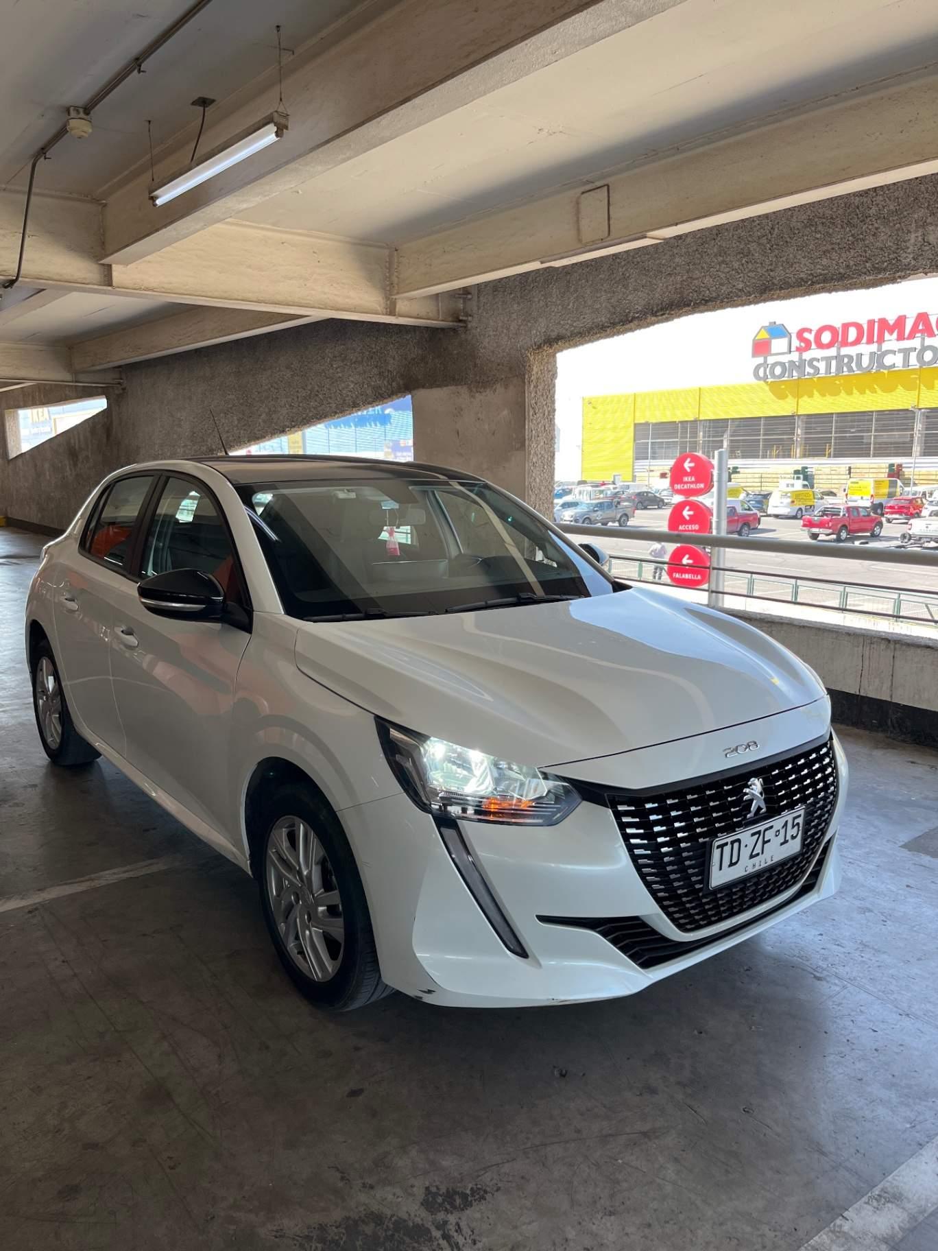 Automovil Peugeot 208